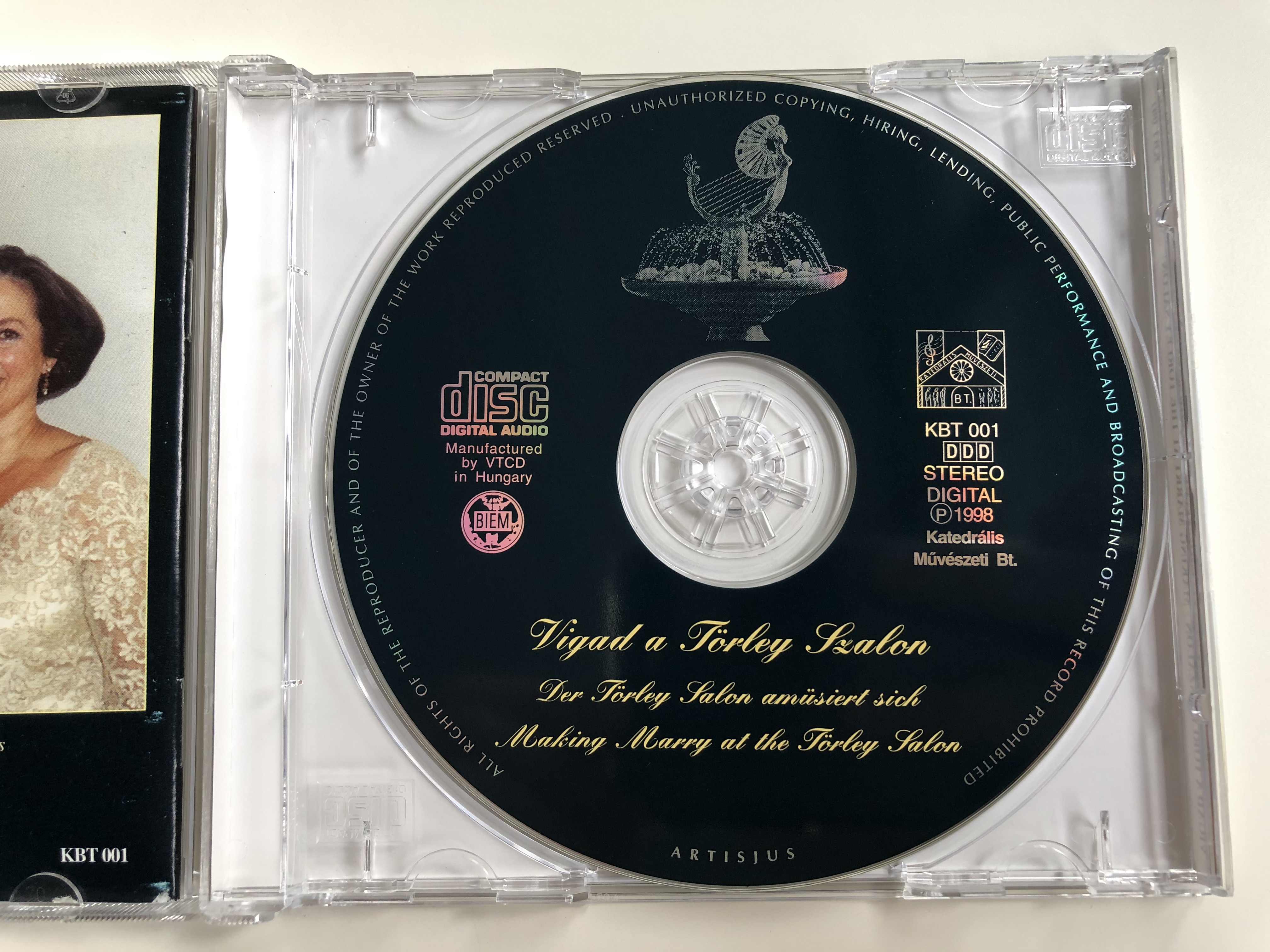 vigad-a-torley-szalon-making-marry-at-the-der-torley-szalon-amusiert-sich-katedralis-muveszeti-bt.-audio-cd-1998-stereo-kbt-001-15-.jpg