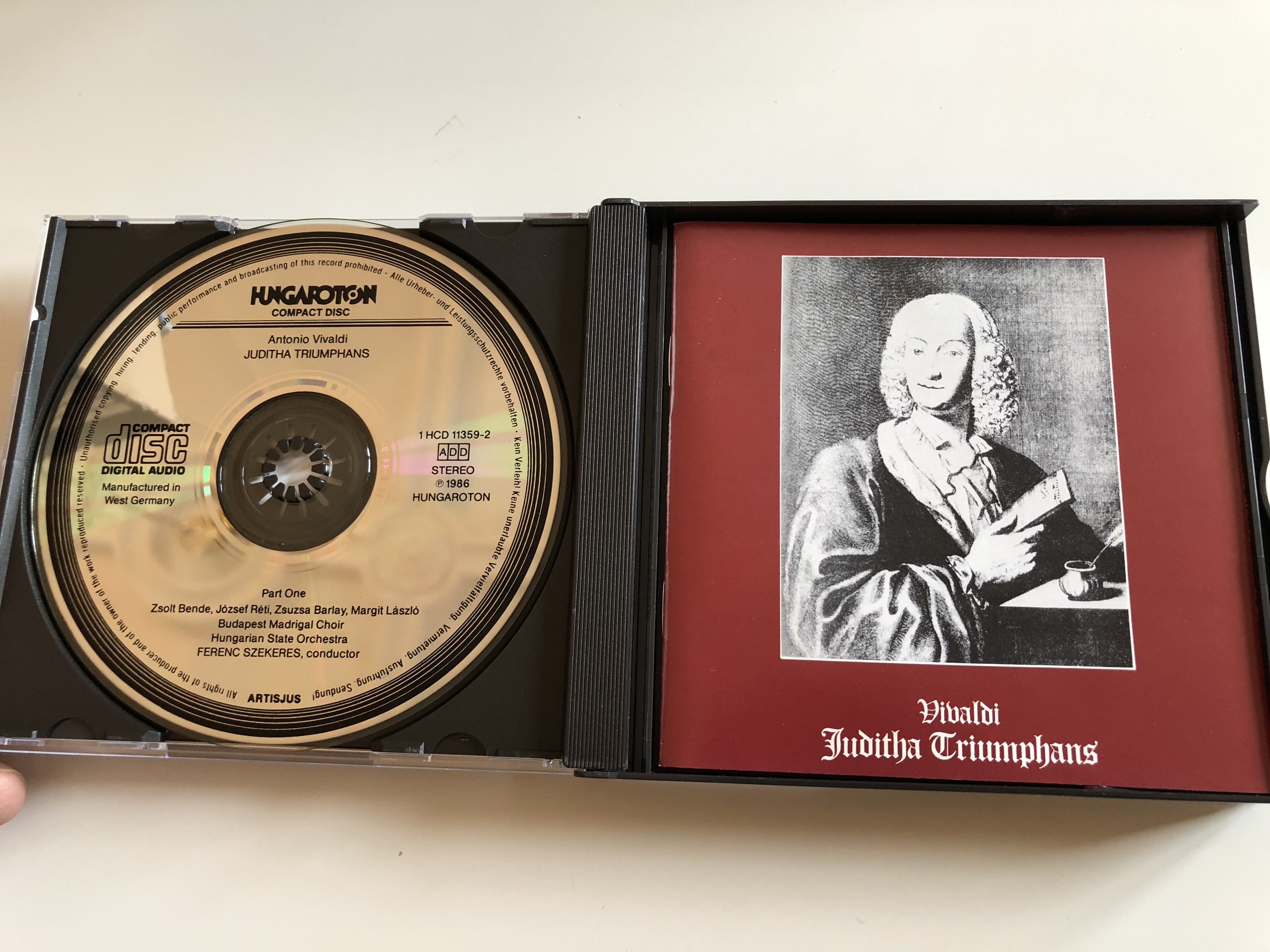 vivaldi-juditha-triumphans-zsuzsa-barlay-margit-l-szl-j-zsef-r-ti-zsolt-bende-j-zsef-dene-budapest-madrigal-choir-hungarian-state-orchestra-ferenc-szekeres-hungaroton-2x-audio-cd-198-3-.jpg