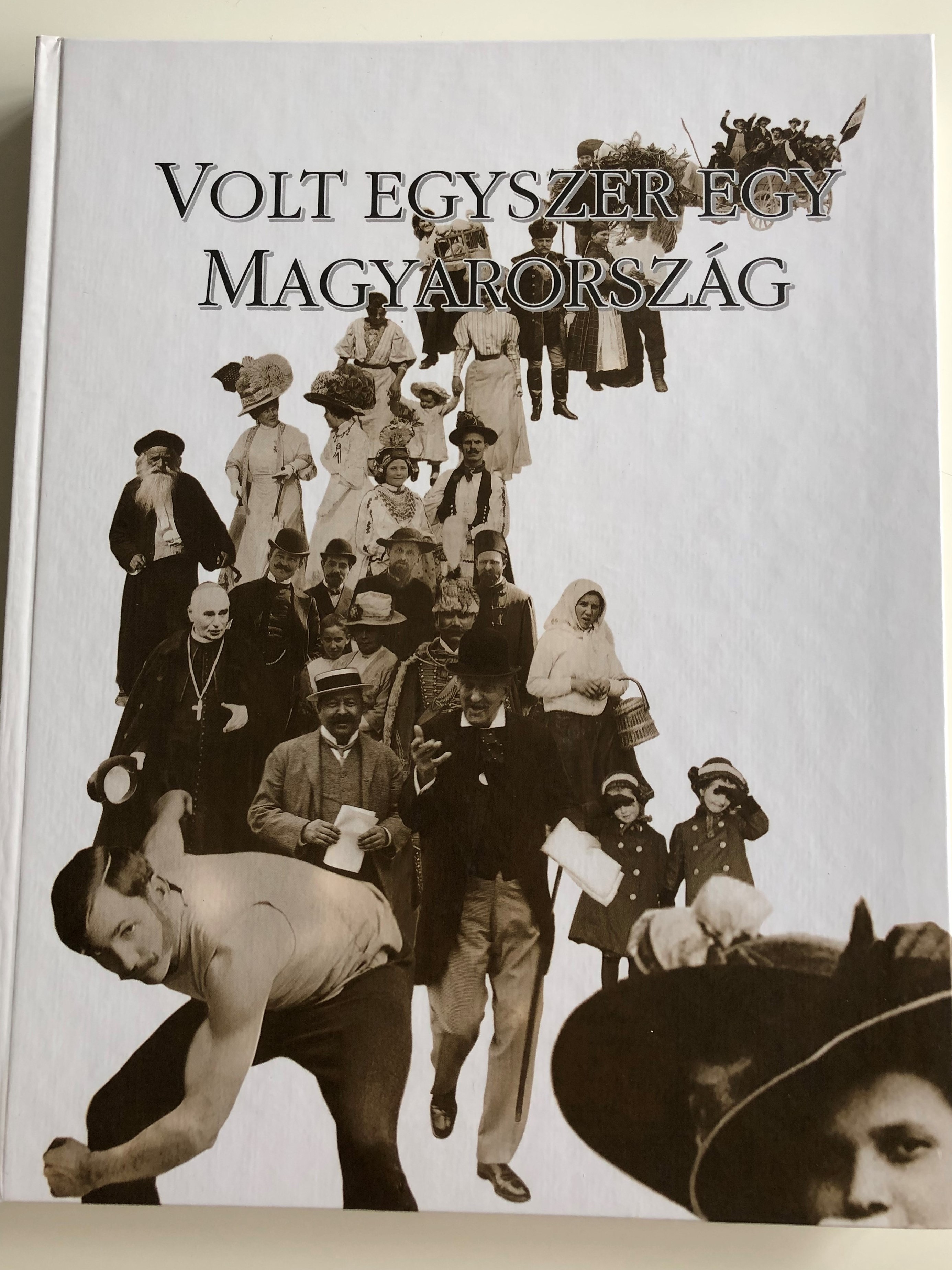 volt-egyszer-egy-magyarorsz-g-by-ger-andr-s-jalsovszky-katalin-tomsics-em-ke-a-sz-zadv-g-s-a-sz-zadel-vil-ga-magyar-nemzeti-m-zeum-hardcover-1996-1-.jpg