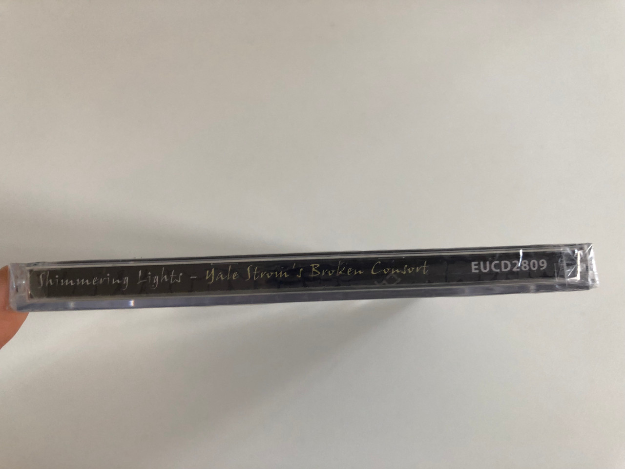 https://cdn10.bigcommerce.com/s-62bdpkt7pb/products/0/images/186127/Shimmering_Lights_Hanukkah_Music_Yale_Stroms_Broken_Consort_ARC_Music_Audio_CD_2018_EUCD2809_3__66236.1628088317.1280.1280.JPG?c=2&_gl=1*1uebvpe*_ga*MjA2NTIxMjE2MC4xNTkwNTEyNTMy*_ga_WS2VZYPC6G*MTYyODA3NDQ2NC4xOS4xLjE2MjgwODg2NDEuNjA.