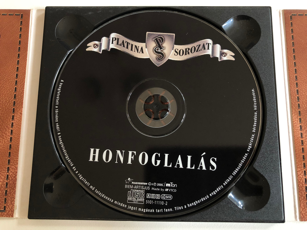 https://cdn10.bigcommerce.com/s-62bdpkt7pb/products/0/images/187034/Platina_Sorozat_A_90-es_Legnagyobb_Sikerei_-_Honfoglals_Magneoton_Audio_CD_2005_5101-11110-2_4__88046.1628669282.1280.1280.JPG?c=2&_gl=1*b2lyry*_ga*MjA2NTIxMjE2MC4xNTkwNTEyNTMy*_ga_WS2VZYPC6G*MTYyODY2ODg2Ni4yOC4xLjE2Mjg2NjkzNjEuNjA.