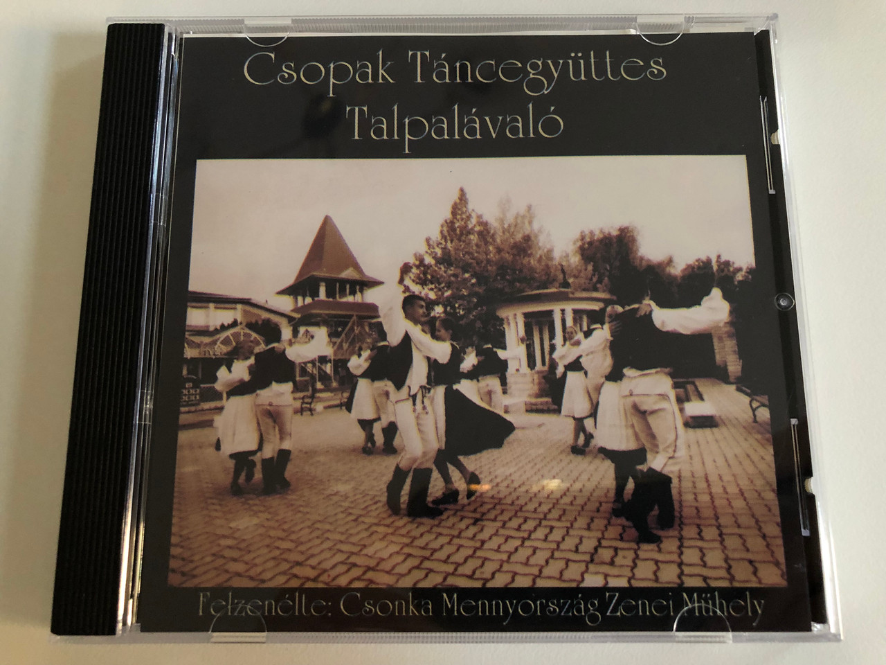 https://cdn10.bigcommerce.com/s-62bdpkt7pb/products/0/images/187448/Csopak_Tancegyuttes_Talpalavalo_Felzenelte_Csonka_Mennyorszag_Zenei_Muhely_Audio_CD_2001_1__15707.1628845731.1280.1280.JPG?c=2&_gl=1*yet2nl*_ga*MjA2NTIxMjE2MC4xNTkwNTEyNTMy*_ga_WS2VZYPC6G*MTYyODg0NTUyMi4zMi4wLjE2Mjg4NDU1MjIuNjA.