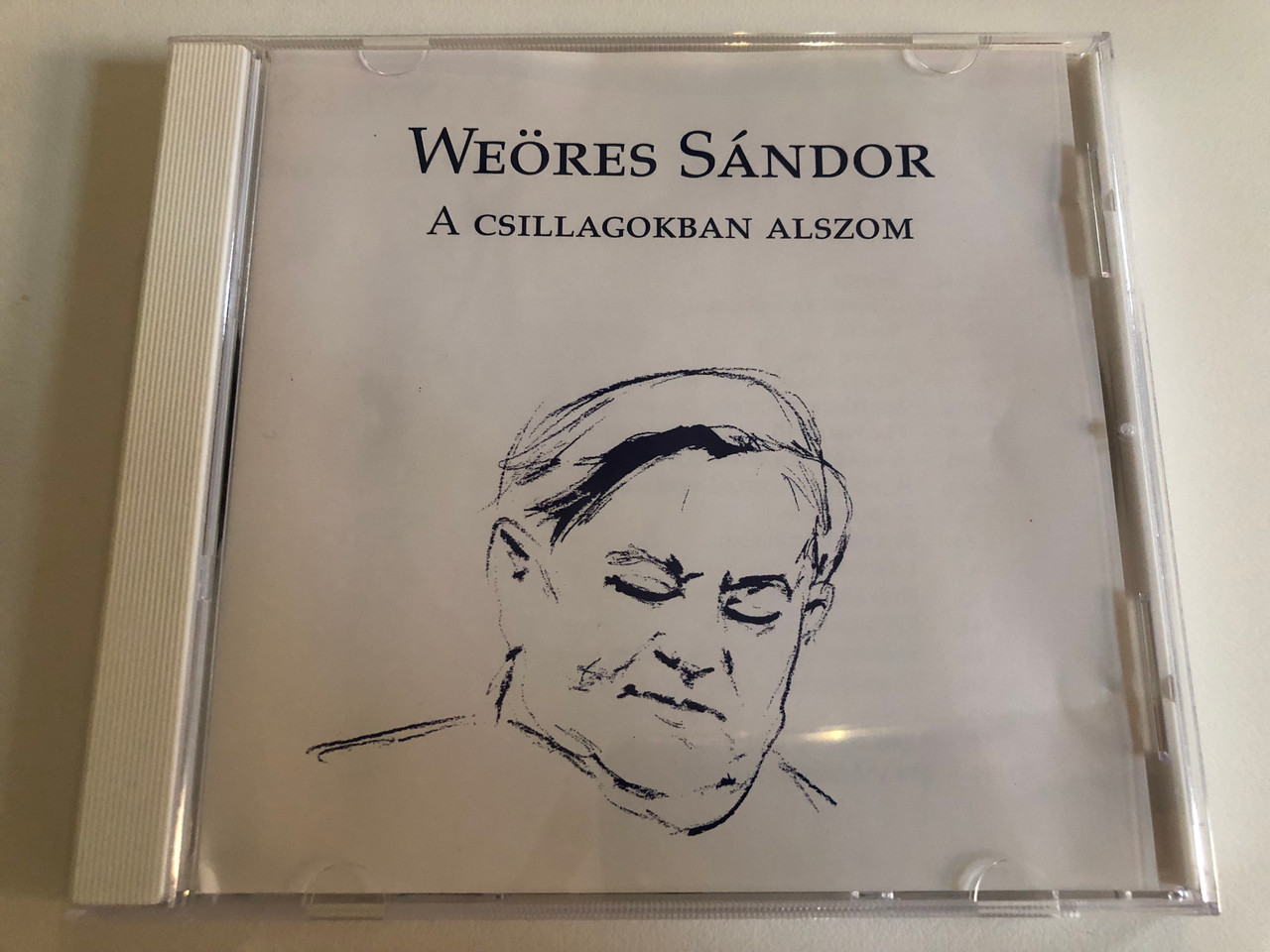 https://cdn10.bigcommerce.com/s-62bdpkt7pb/products/0/images/187454/Weores_Sandor_-_A_Csillagokban_Alszom_THJ_Kiado_Audio_CD_2002_THJ01_1__09218.1628846230.1280.1280.JPG?c=2&_gl=1*19l6iyw*_ga*MjA2NTIxMjE2MC4xNTkwNTEyNTMy*_ga_WS2VZYPC6G*MTYyODg0NTUyMi4zMi4xLjE2Mjg4NDU5NDIuNTE.