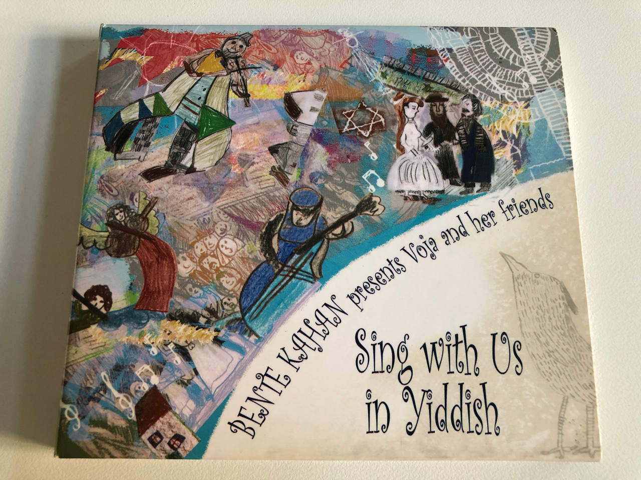https://cdn10.bigcommerce.com/s-62bdpkt7pb/products/0/images/187670/Bente_Kahan_Presents_Voja_And_Her_Friends_-_Sing_With_Us_in_Yiddish_Tylkomuzyka.pl_Audio_CD_2005_TCD_011_1__78897.1629117440.1280.1280.JPG?c=2&_gl=1*umiabu*_ga*MjA2NTIxMjE2MC4xNTkwNTEyNTMy*_ga_WS2VZYPC6G*MTYyOTExNTU4Mi4zMy4xLjE2MjkxMTc0MTUuNjA.