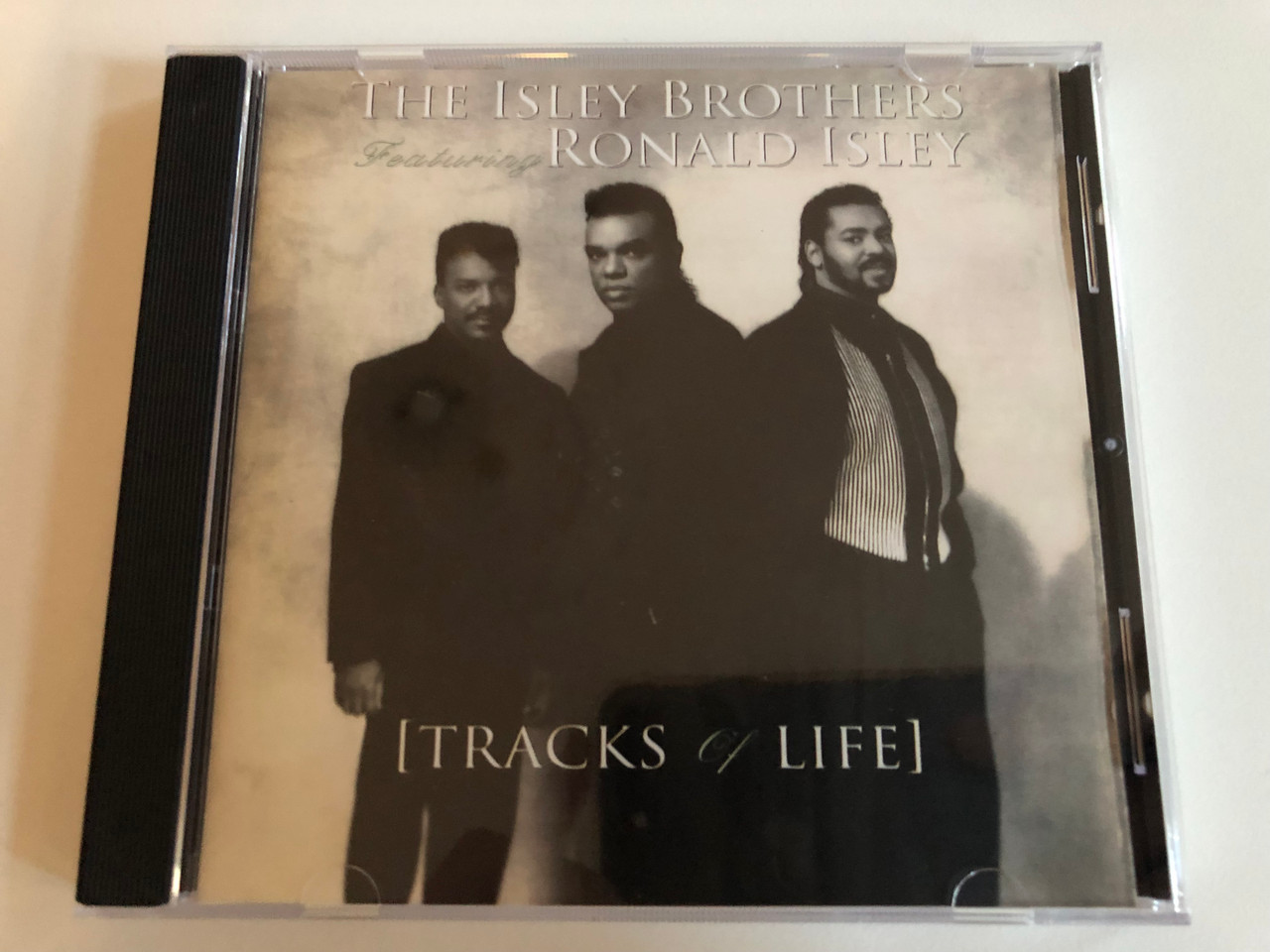 https://cdn10.bigcommerce.com/s-62bdpkt7pb/products/0/images/188257/The_Isley_Brothers_Featuring_Ronald_Isley_-_Tracks_Of_Life_Warner_Bros._Records_Audio_CD_1992_7559-26620-2_1__83021.1629387011.1280.1280.JPG?c=2&_gl=1*8r7o61*_ga*MjA2NTIxMjE2MC4xNTkwNTEyNTMy*_ga_WS2VZYPC6G*MTYyOTM4MjA0Mi4zOS4xLjE2MjkzODY0MTkuMjg.