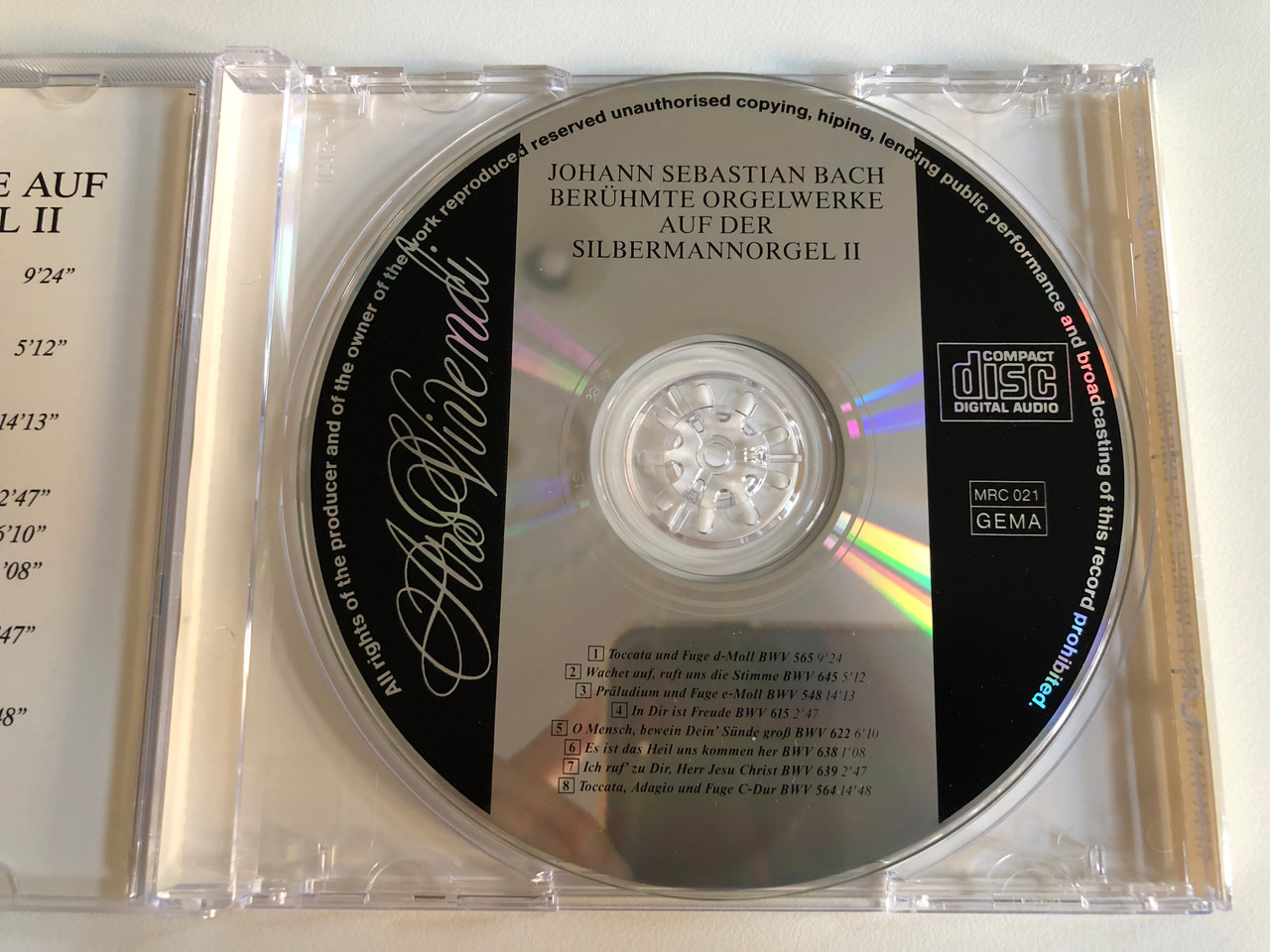 https://cdn10.bigcommerce.com/s-62bdpkt7pb/products/0/images/188294/Johann_Sebastian_Bach_Berhmte_Orgelwerke_Auf_Der_Silbermannorgel_II_Interpreten_Herbert_Collum_Arthur_Eger_Robert_Kbler_Johannes-Ernst_Khler_Ars_Vivendi_Audio_CD_MRC_021_3__12296.1629391350.1280.1280.JPG?c=2&_gl=1*zr4nrh*_ga*MjA2NTIxMjE2MC4xNTkwNTEyNTMy*_ga_WS2VZYPC6G*MTYyOTM4MjA0Mi4zOS4xLjE2MjkzOTE0NDMuNjA.