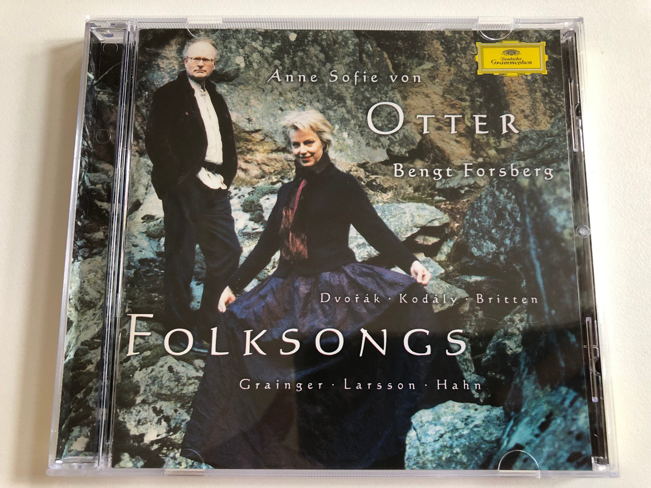 https://cdn10.bigcommerce.com/s-62bdpkt7pb/products/0/images/188950/Anne_Sofie_Von_Otter_Bengt_Forsberg_Folksongs_Grainger_Larsson_Hahn_Deutsche_Grammophon_Audio_CD_2000_Stereo_463_479-2_1__60562.1629874573.1280.1280.JPG?c=2&_gl=1*10xkti*_ga*MjA2NTIxMjE2MC4xNTkwNTEyNTMy*_ga_WS2VZYPC6G*MTYyOTg2ODcyMC40NC4xLjE2Mjk4NzQ0MzIuNTg.