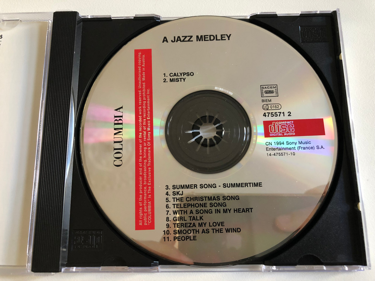 https://cdn10.bigcommerce.com/s-62bdpkt7pb/products/0/images/189434/A_Jazz_Medley_-_the_many_faces_of_jazz_The_Essential_Essentiel_Jazz_Audio_CD_1994_COL_475571-2_3__79819.1630066325.1280.1280.JPG?c=2&_gl=1*14s9qc*_ga*MjA2NTIxMjE2MC4xNTkwNTEyNTMy*_ga_WS2VZYPC6G*MTYzMDA2MjgyMS41MC4xLjE2MzAwNjYyMzEuNTE.