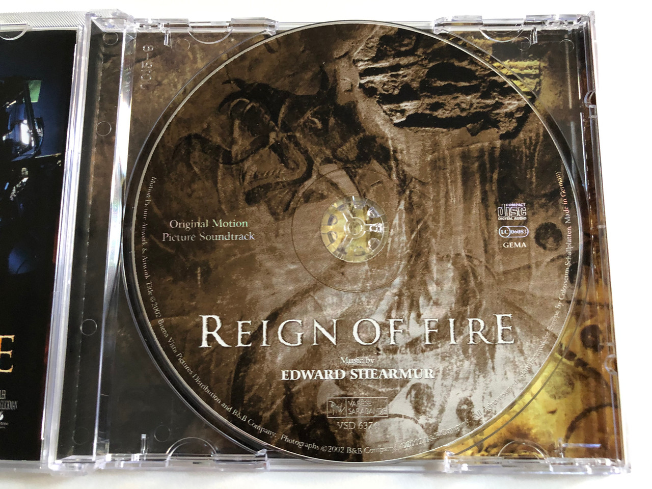 https://cdn10.bigcommerce.com/s-62bdpkt7pb/products/0/images/189777/Reign_Of_Fire_Original_Motion_Picture_Soundtrack_-_Music_by_Edward_Shearmur_Varse_Sarabande_Audio_CD_2002_VSD-6374_3__73821.1630440493.1280.1280.JPG?c=2&_gl=1*htovi7*_ga*MjA2NTIxMjE2MC4xNTkwNTEyNTMy*_ga_WS2VZYPC6G*MTYzMDQyOTc5Mi41NC4xLjE2MzA0NDAyNTEuNTI.