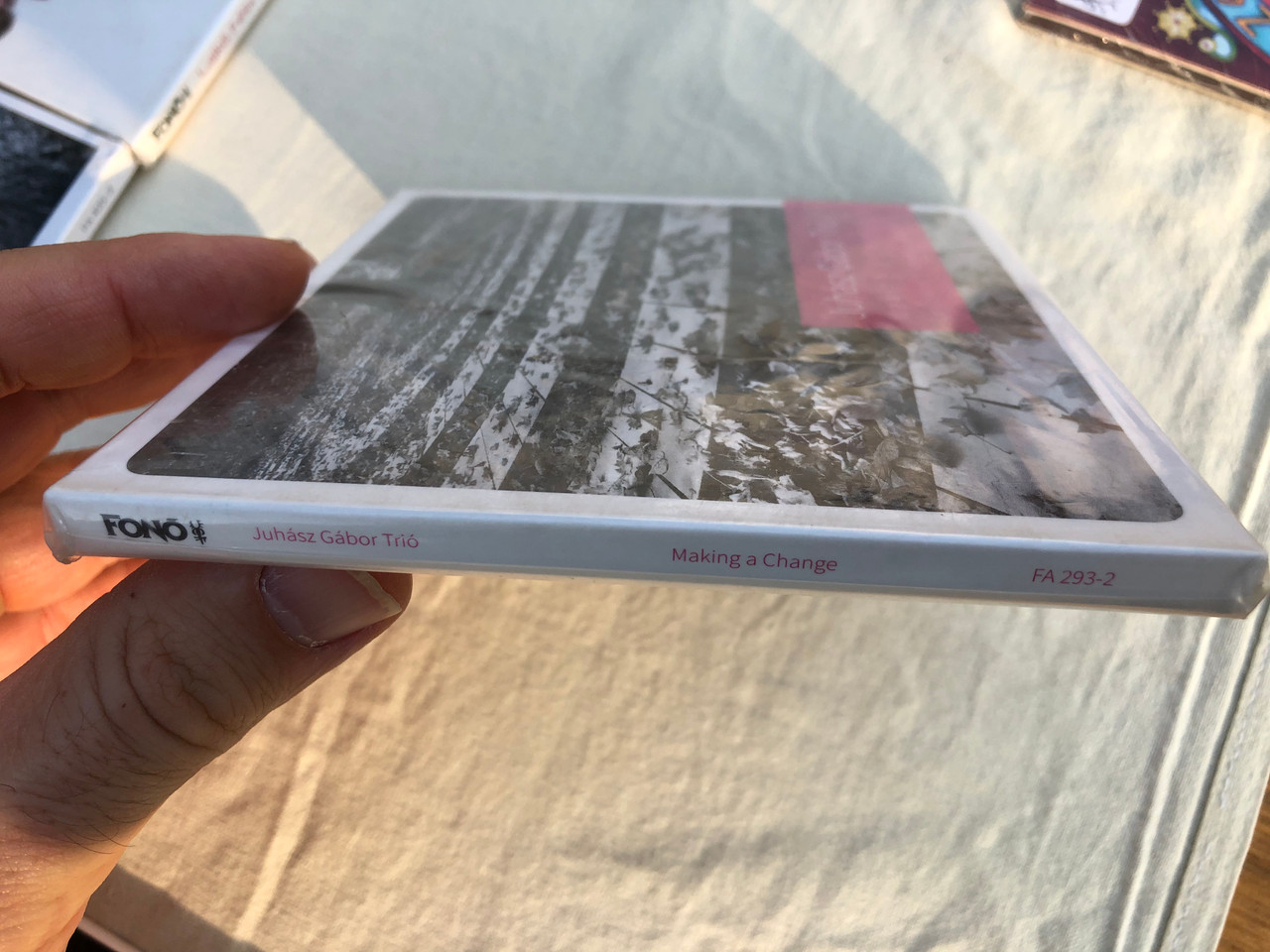 https://cdn10.bigcommerce.com/s-62bdpkt7pb/products/0/images/189785/Juhsz_Gbor_Tri_Making_A_Change_Coltranes_Love_Supreme_Fon_Records_Audio_CD_2014_FA_293-2_3__15452.1630441283.1280.1280.JPG?c=2&_gl=1*koynna*_ga*MjA2NTIxMjE2MC4xNTkwNTEyNTMy*_ga_WS2VZYPC6G*MTYzMDQyOTc5Mi41NC4xLjE2MzA0NDExNjAuNTk.