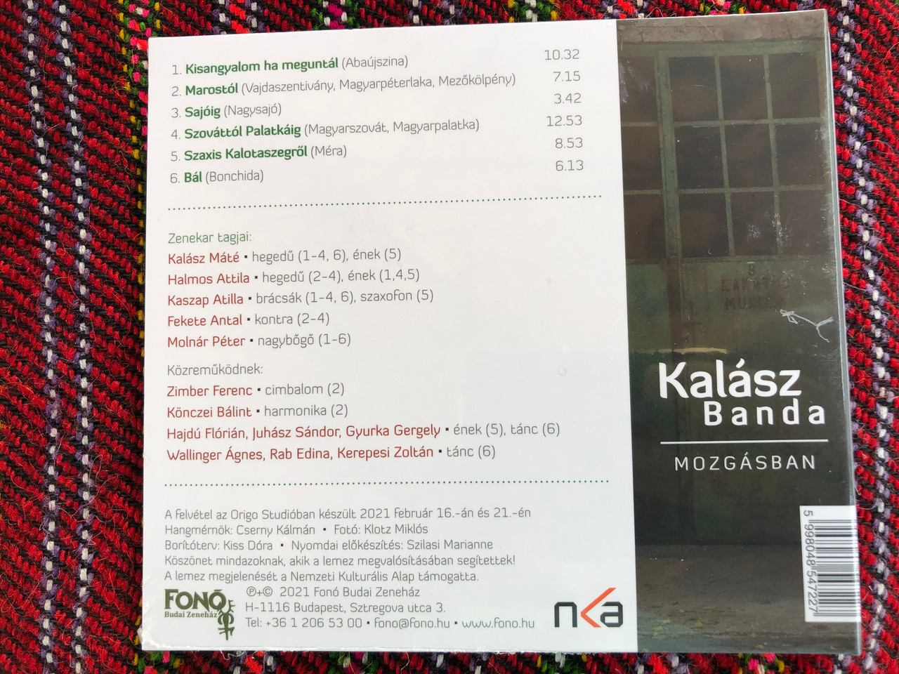 https://cdn10.bigcommerce.com/s-62bdpkt7pb/products/0/images/189816/Kalasz_Banda_-_Mozgasban_Fon_Records_Audio_CD_2021_FA_472-2_2__21095.1630510062.1280.1280.JPG?c=2&_gl=1*1m0h1s3*_ga*MjA2NTIxMjE2MC4xNTkwNTEyNTMy*_ga_WS2VZYPC6G*MTYzMDUwMzkwMy41NS4xLjE2MzA1MDk4MzAuNTA.