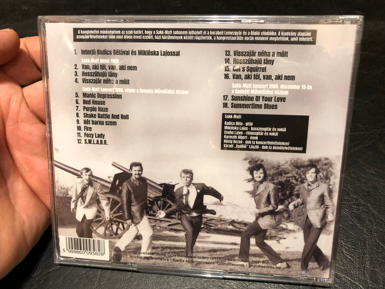 https://cdn10.bigcommerce.com/s-62bdpkt7pb/products/0/images/190049/Sakk-Matt_68-69_GrundRecords_Audio_CD_2021_GR182_2__48916.1630654462.1280.1280.JPG?c=2&_gl=1*1k2v913*_ga*MjA2NTIxMjE2MC4xNTkwNTEyNTMy*_ga_WS2VZYPC6G*MTYzMDY1NDI4My42MC4wLjE2MzA2NTQyODMuNjA.