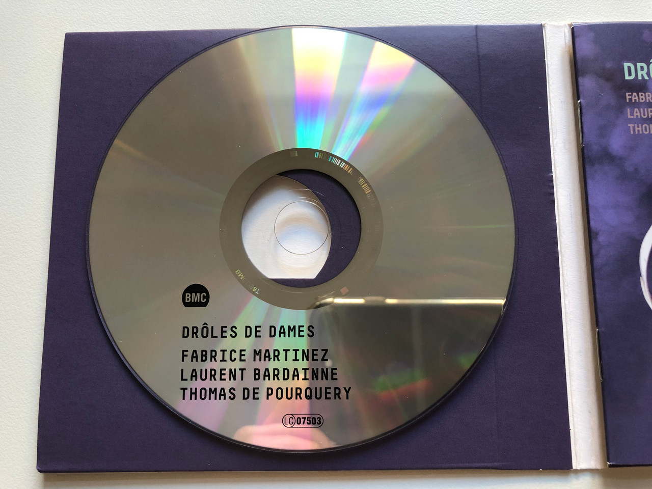 https://cdn10.bigcommerce.com/s-62bdpkt7pb/products/0/images/190422/Drles_De_Dames_-_Fabrice_Martinez_Laurent_Bardainne_Thomas_De_Pourquery_Budapest_Music_Center_Records_Audio_CD_2021_BMC_CD_287_2__05538.1631005510.1280.1280.JPG?c=2&_gl=1*jmscul*_ga*MjA2NTIxMjE2MC4xNTkwNTEyNTMy*_ga_WS2VZYPC6G*MTYzMTAwNDEzMS42Ny4xLjE2MzEwMDUzODkuNDY.