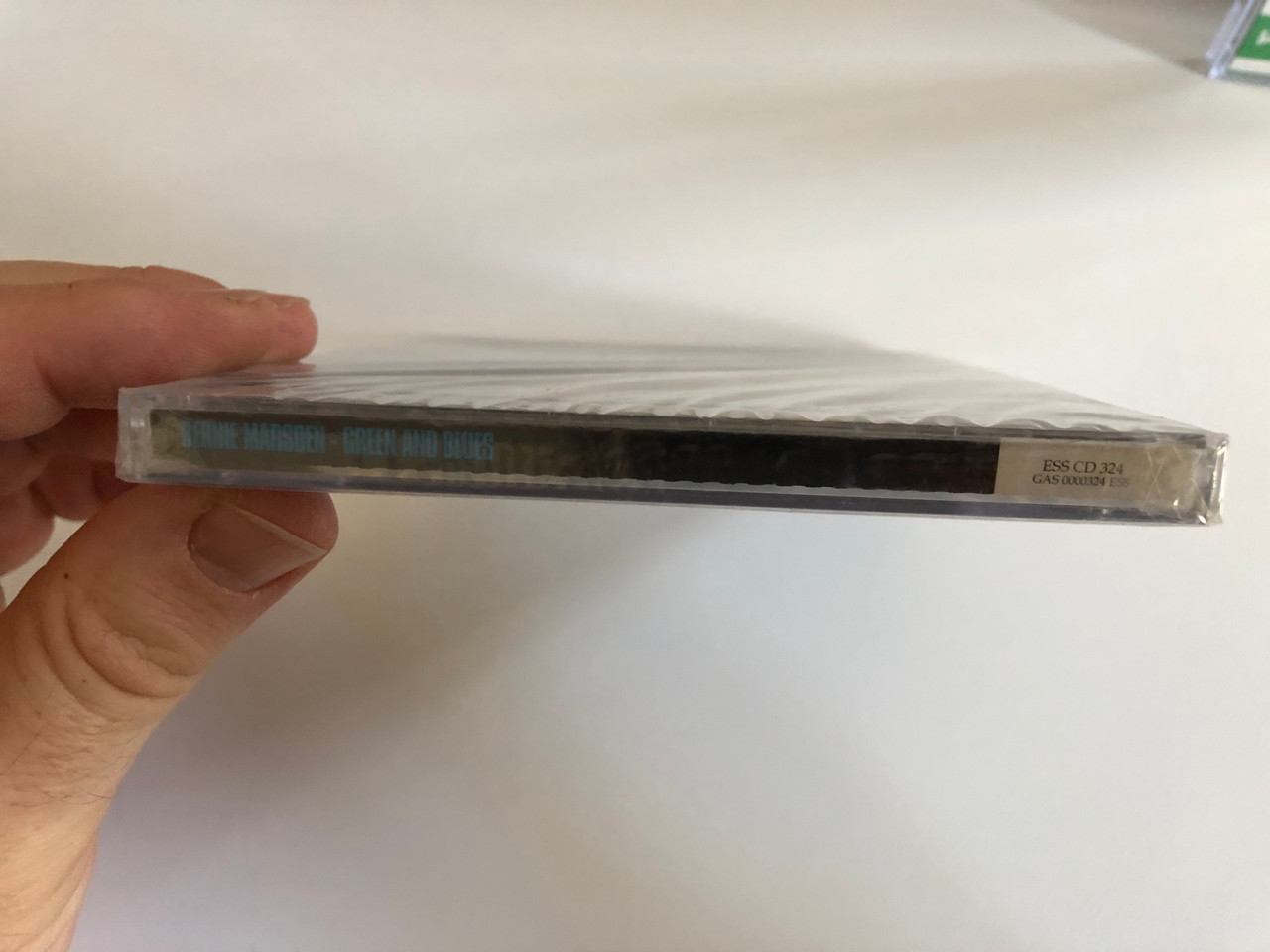 https://cdn10.bigcommerce.com/s-62bdpkt7pb/products/0/images/190708/Bernie_Marsden_Green_And_Blues_Essential_Audio_CD_1995_ESS_CD_324_3__73910.1631117307.1280.1280.JPG?c=2&_gl=1*ukty0x*_ga*MjA2NTIxMjE2MC4xNTkwNTEyNTMy*_ga_WS2VZYPC6G*MTYzMTEwOTIwNC43MS4xLjE2MzExMTczNzMuNjA.