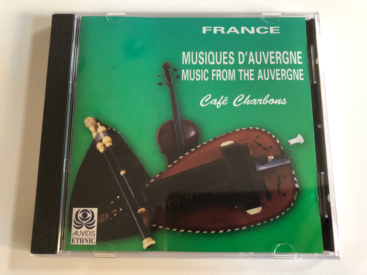 https://cdn10.bigcommerce.com/s-62bdpkt7pb/products/0/images/193443/France_-_Musiques_DAuvergne_Music_From_The_Auvergne_-_Caf_Charbons_Auvidis_Ethnic_Audio_CD_1996_B_6831_1__14483.1632940575.1280.1280.JPG?c=2&_gl=1*ix5jov*_ga*MjA2NTIxMjE2MC4xNTkwNTEyNTMy*_ga_WS2VZYPC6G*MTYzMjkzNjc1My4xMDUuMS4xNjMyOTQwMzkzLjU4