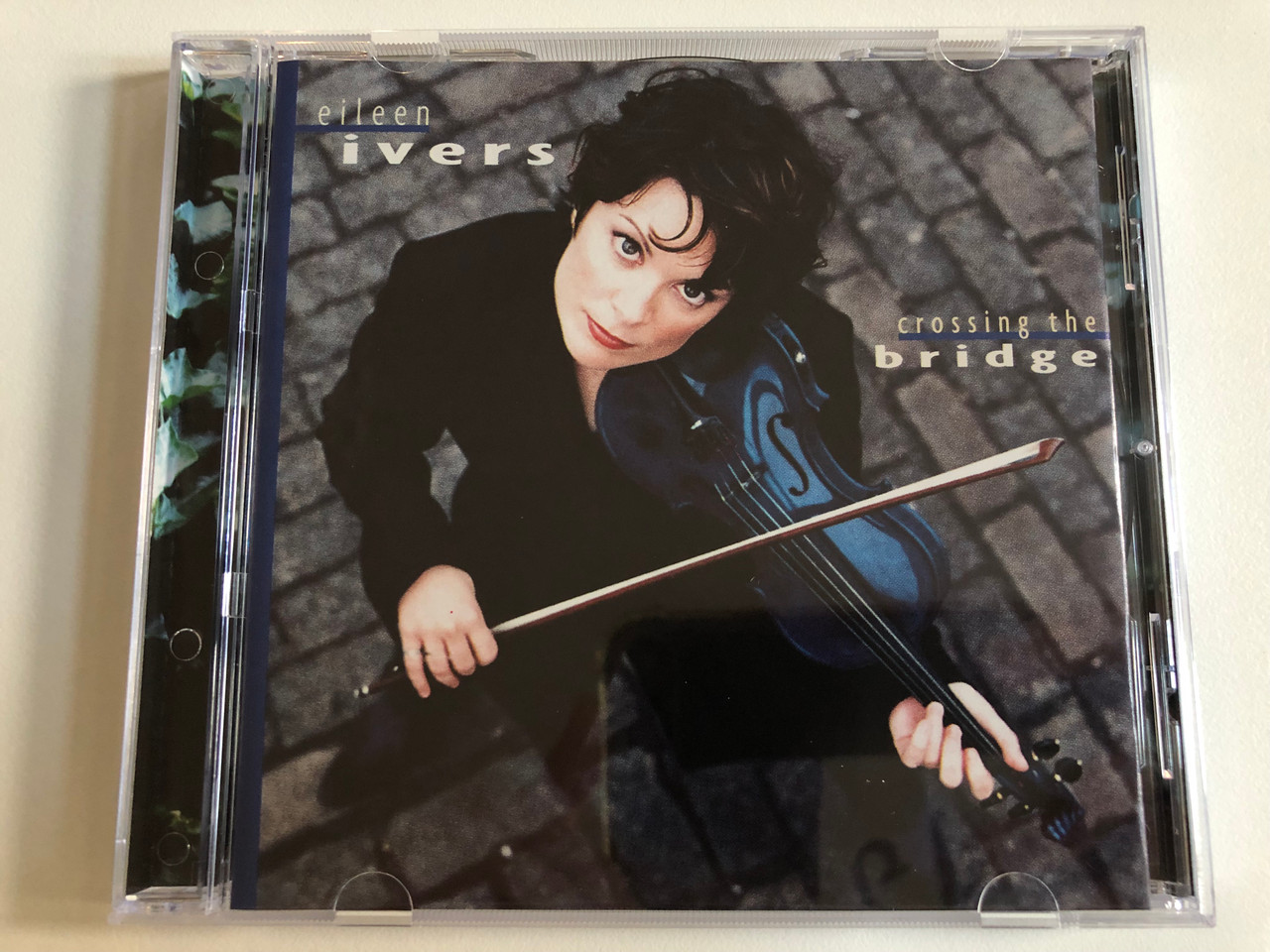 https://cdn10.bigcommerce.com/s-62bdpkt7pb/products/0/images/193794/Eileen_Ivers_Crossing_The_Bridge_Sony_Classical_Audio_CD_1999_SK_60746_1__84506.1633102390.1280.1280.JPG?c=2&_gl=1*dii3f5*_ga*MjA2NTIxMjE2MC4xNTkwNTEyNTMy*_ga_WS2VZYPC6G*MTYzMzA5ODY0Mi4xMTAuMS4xNjMzMTAyMjkyLjU3