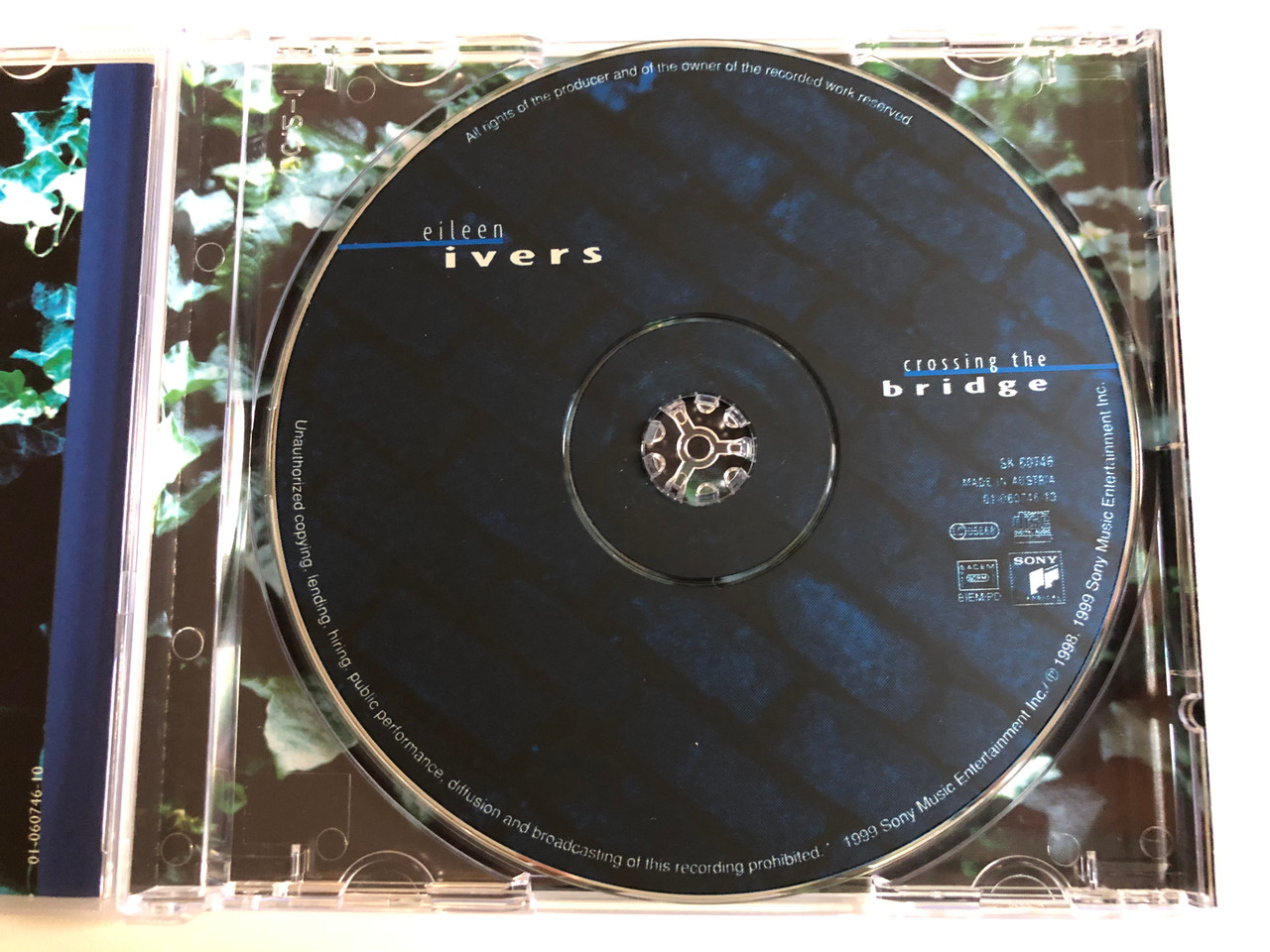 https://cdn10.bigcommerce.com/s-62bdpkt7pb/products/0/images/193795/Eileen_Ivers_Crossing_The_Bridge_Sony_Classical_Audio_CD_1999_SK_60746_3__73049.1633102391.1280.1280.JPG?c=2&_gl=1*dii3f5*_ga*MjA2NTIxMjE2MC4xNTkwNTEyNTMy*_ga_WS2VZYPC6G*MTYzMzA5ODY0Mi4xMTAuMS4xNjMzMTAyMjkyLjU3