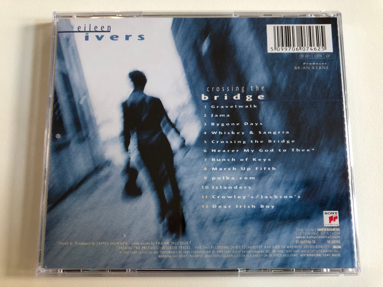 https://cdn10.bigcommerce.com/s-62bdpkt7pb/products/0/images/193796/Eileen_Ivers_Crossing_The_Bridge_Sony_Classical_Audio_CD_1999_SK_60746_4__20401.1633102391.1280.1280.JPG?c=2&_gl=1*dii3f5*_ga*MjA2NTIxMjE2MC4xNTkwNTEyNTMy*_ga_WS2VZYPC6G*MTYzMzA5ODY0Mi4xMTAuMS4xNjMzMTAyMjkyLjU3