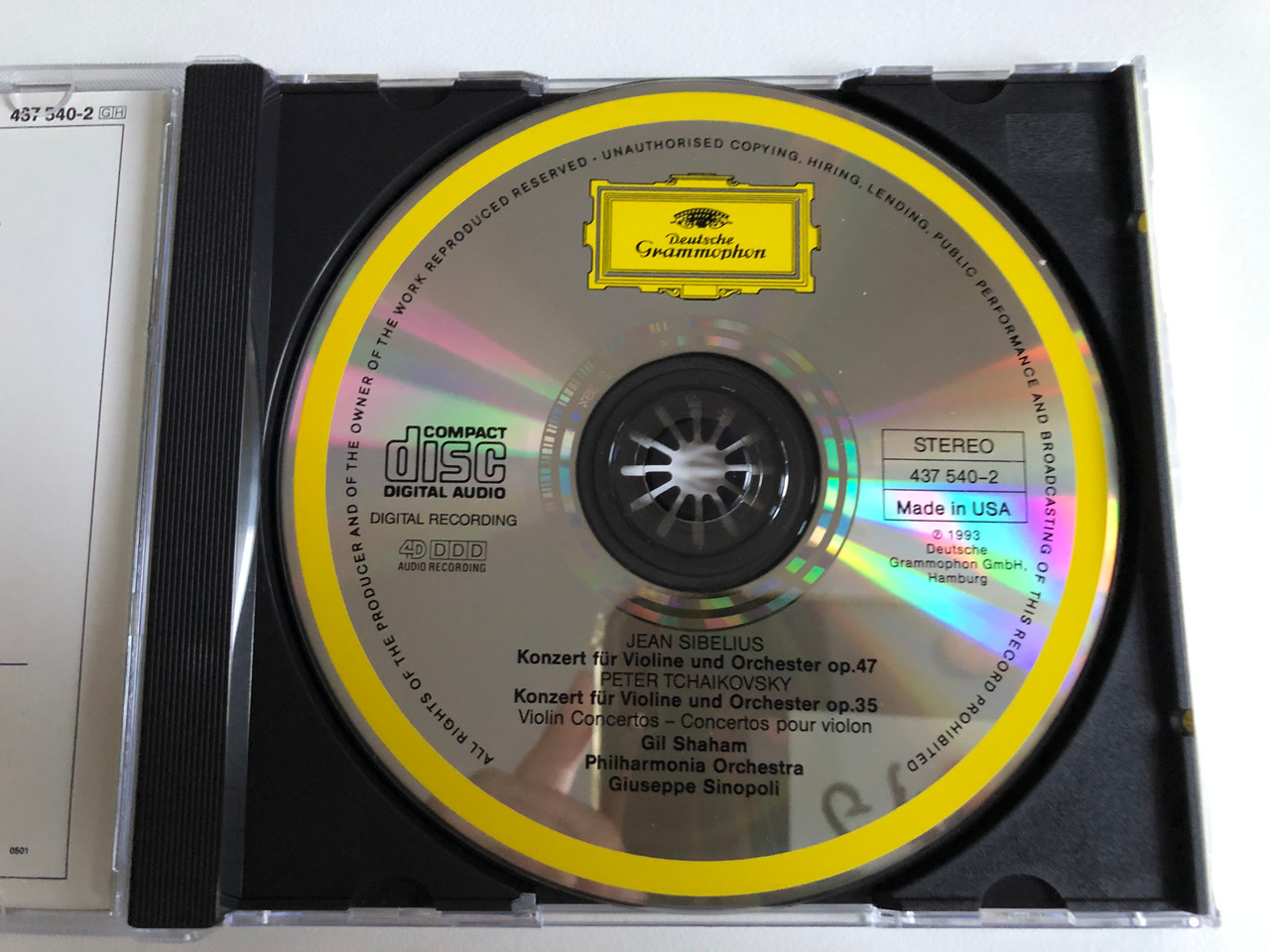 https://cdn10.bigcommerce.com/s-62bdpkt7pb/products/0/images/195004/Sibelius_Tchaikovsky_-_Violon_Concerto_Violinkonzerte_-_Gil_Shaham_Philharmonia_Orchestra_Giuseppe_Sinopoli_Deutsche_Grammophon_Audio_CD_1993_Stereo_437_540-2_3__04484.1633937166.1280.1280.JPG?c=2&_gl=1*g6dxg*_ga*MjA2NTIxMjE2MC4xNTkwNTEyNTMy*_ga_WS2VZYPC6G*MTYzMzkzMjAwNS4xMjEuMS4xNjMzOTM2OTM2LjE.