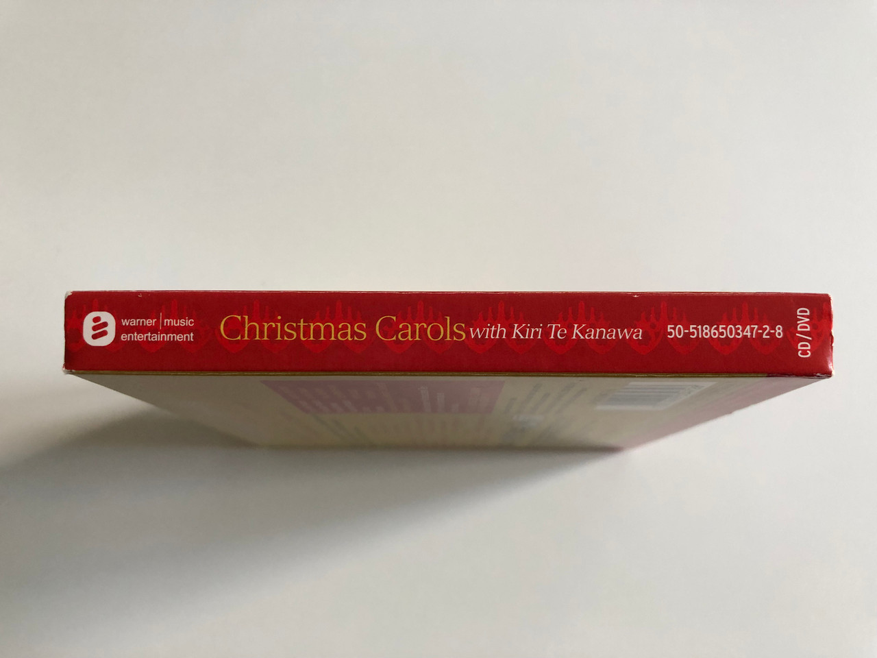 https://cdn10.bigcommerce.com/s-62bdpkt7pb/products/0/images/195461/Christmas_Carols_with_Kiri_Te_Kanawa_The_audio_recording_on_CD_with_the_concert_on_DVD_Warner_Classic_Audio_CD_DVD_CD_2004_50-518650347-2-8_11__36970.1634103037.1280.1280.JPG?c=2&_gl=1*1yyscvt*_ga*MjA2NTIxMjE2MC4xNTkwNTEyNTMy*_ga_WS2VZYPC6G*MTYzNDA5OTIwNy4xMjUuMS4xNjM0MTAyNzE4LjQ5