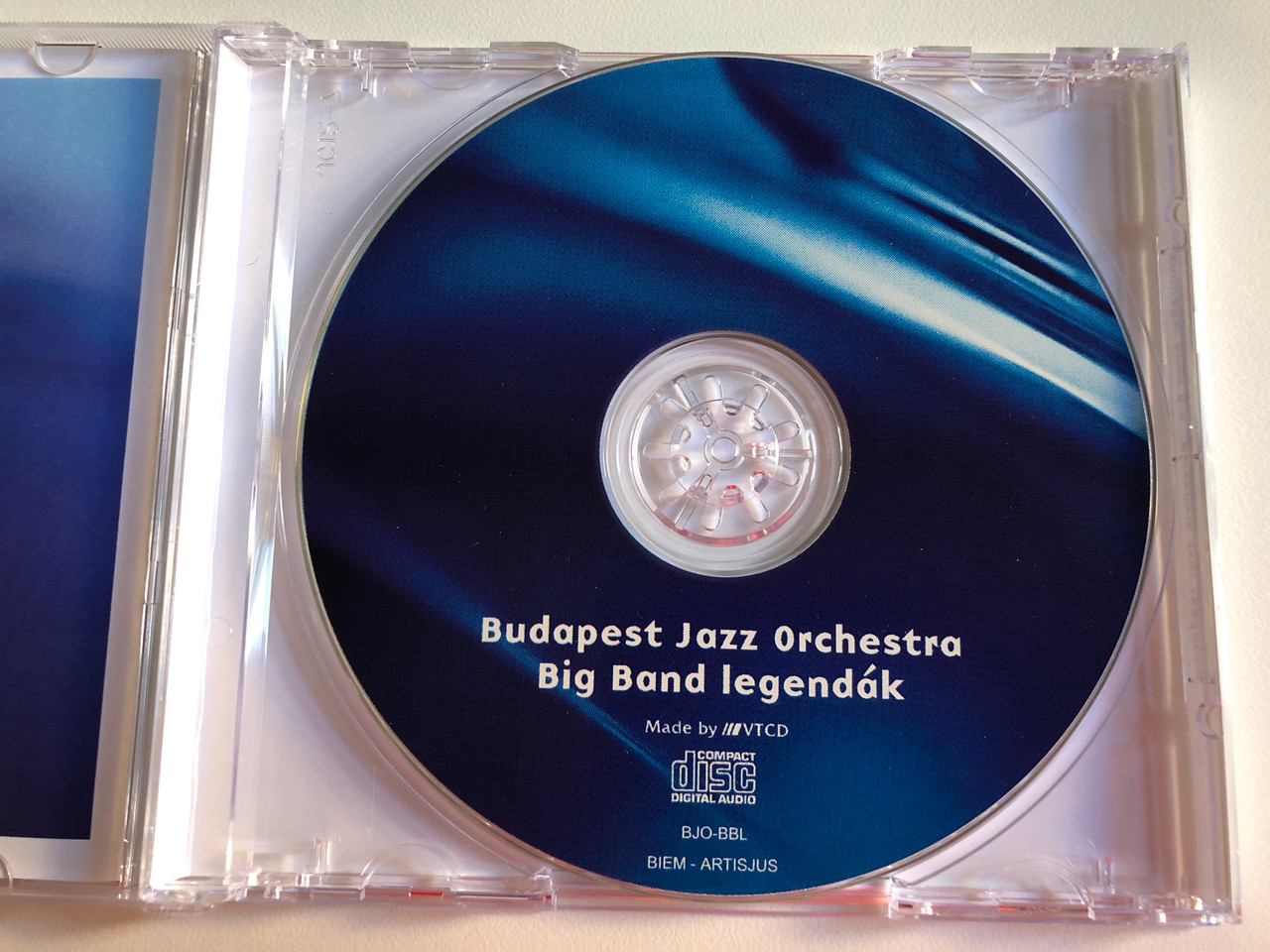 https://cdn10.bigcommerce.com/s-62bdpkt7pb/products/0/images/195700/Budapest_Jazz_Orchestra_-_Big_Band_legendak_Audio_CD_3__10119.1634191063.1280.1280.JPG?c=2&_gl=1*1nop1r0*_ga*MjA2NTIxMjE2MC4xNTkwNTEyNTMy*_ga_WS2VZYPC6G*MTYzNDE4MzI0OC4xMjYuMS4xNjM0MTkwNzk4LjEy