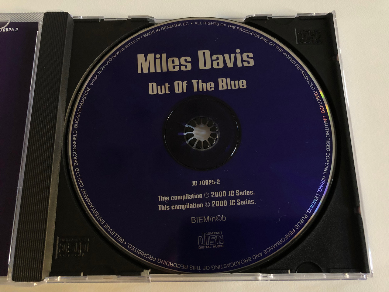 https://cdn10.bigcommerce.com/s-62bdpkt7pb/products/0/images/197015/Miles_Davis_Out_Of_The_Blue_Master_Collection_Jazz_Master_Collection_Audio_CD_2000_JC_70025-2_3__70486.1635234324.1280.1280.JPG?c=2&_gl=1*64ry2d*_ga*MjA2NTIxMjE2MC4xNTkwNTEyNTMy*_ga_WS2VZYPC6G*MTYzNTIyNDk1Ni4xNDEuMS4xNjM1MjM0MzA0LjYw