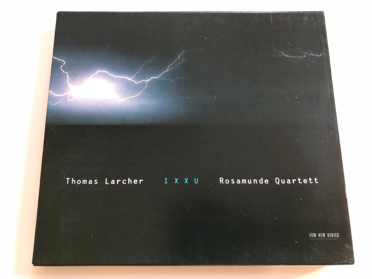 https://cdn10.bigcommerce.com/s-62bdpkt7pb/products/0/images/197362/Thomas_Larcher_-_Rosamunde_Quartett_IXXU_ECM_Records_Audio_CD_2006_ECM_1967_1__54384.1635432281.1280.1280.JPG?c=2&_gl=1*1hjmk9r*_ga*MjA2NTIxMjE2MC4xNTkwNTEyNTMy*_ga_WS2VZYPC6G*MTYzNTQyOTM4MS4xNDUuMS4xNjM1NDMyMTM4LjM5