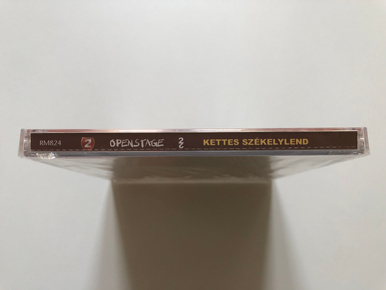 https://cdn10.bigcommerce.com/s-62bdpkt7pb/products/0/images/198202/Open_Stage_2_Kettes_Szkelylend_Retro_Media_Audio_CD_2009_RM824_3__81598.1636006516.1280.1280.JPG?c=2&_gl=1*ohayns*_ga*MjA2NTIxMjE2MC4xNTkwNTEyNTMy*_ga_WS2VZYPC6G*MTYzNjAwMjc3Ny4xNTUuMS4xNjM2MDA2MjczLjU4