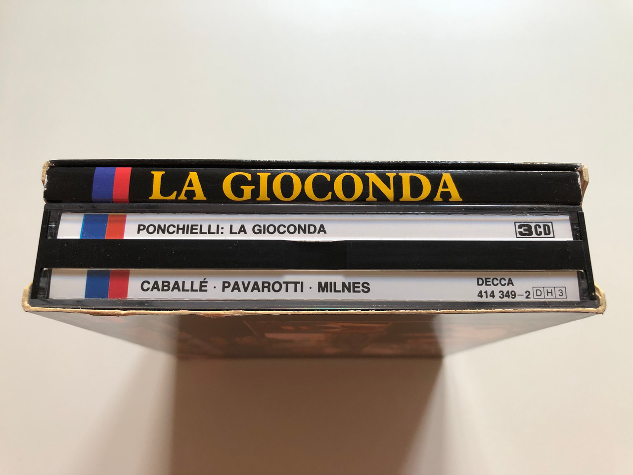 https://cdn10.bigcommerce.com/s-62bdpkt7pb/products/0/images/198285/Ponchielli_-_La_Gioconda_-_Caball_Pavarotti_Baltsa_Milnes_Ghiaurov_-_Bartoletti_Decca_3x_Audio_CD_Stereo_414_349-2_5__20500.1636037407.1280.1280.JPG?c=2&_gl=1*2zylai*_ga*MjA2NTIxMjE2MC4xNTkwNTEyNTMy*_ga_WS2VZYPC6G*MTYzNjAzNTQ3Mi4xNTcuMS4xNjM2MDM3MzAwLjM3