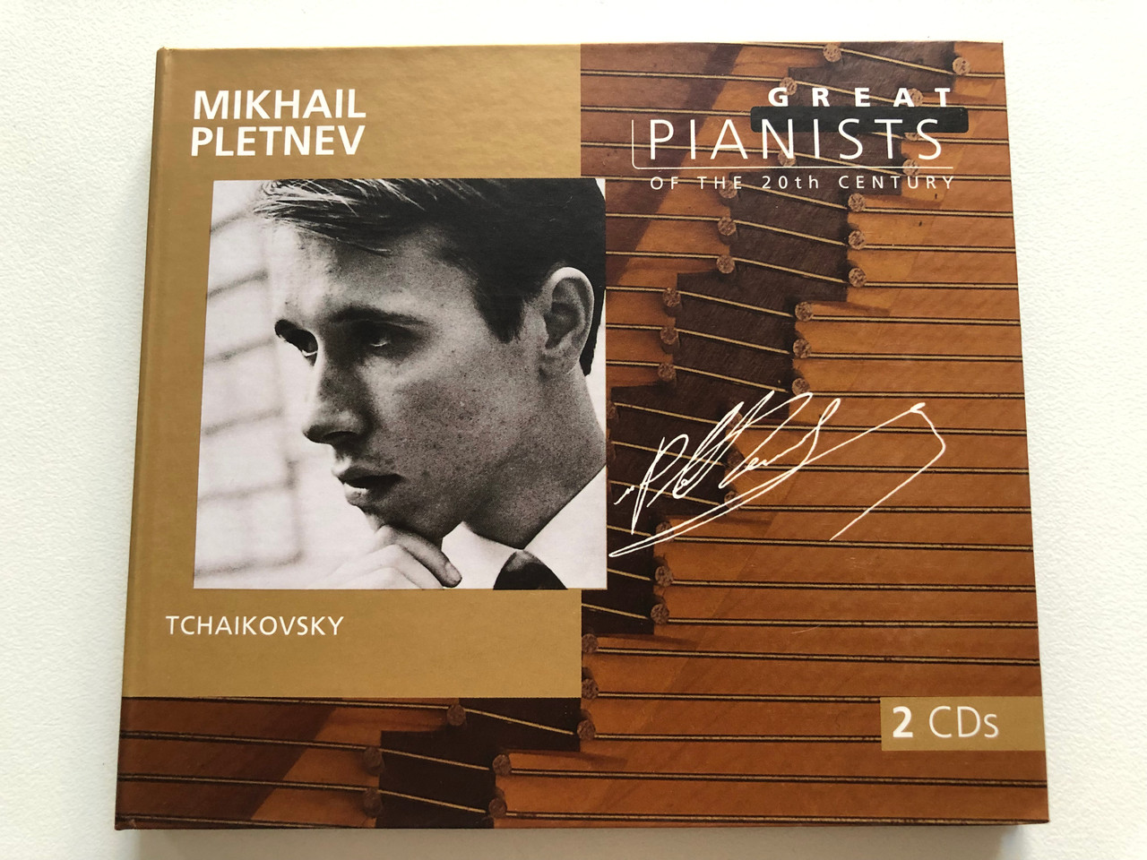 https://cdn10.bigcommerce.com/s-62bdpkt7pb/products/0/images/198659/Mikhail_Pletnev_-_Tchaikovsky_Great_Pianists_Of_The_20th_Century_77_Philips_2x_Audio_CD_1998_456_931-2_1__40812.1636358384.1280.1280.JPG?c=2&_gl=1*30cfbn*_ga*MjA2NTIxMjE2MC4xNTkwNTEyNTMy*_ga_WS2VZYPC6G*MTYzNjM1NTMwMi4xNTkuMS4xNjM2MzU4MzY3LjYw