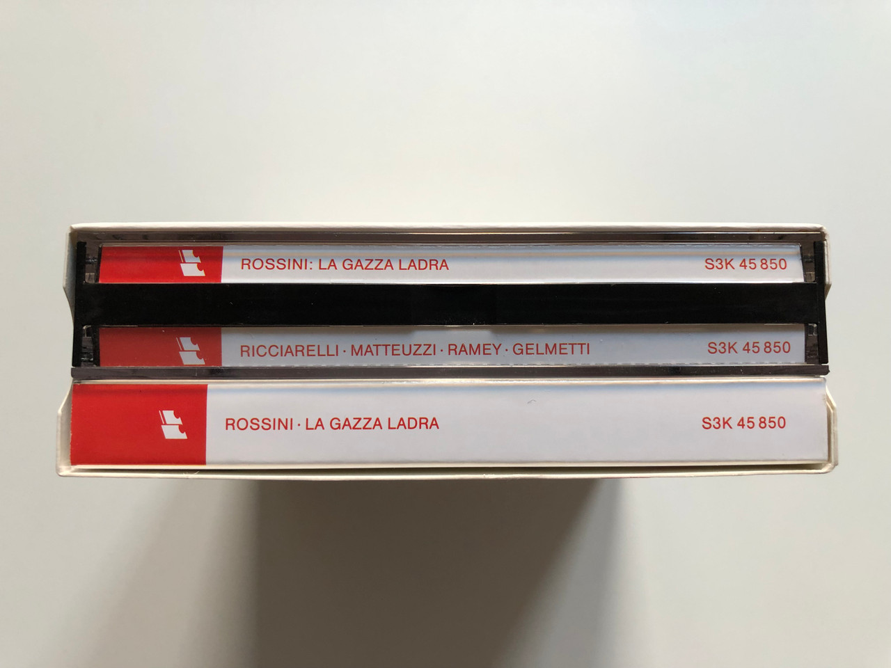 https://cdn10.bigcommerce.com/s-62bdpkt7pb/products/0/images/198757/Rossini_-_La_Gazza_Ladra_Katia_Ricciarelli_William_Matteuzzi_Samuel_Ramey_Bernadette_Manca_di_Nissa_Luciana_DIntino_Ferruccio_Furlanetto_Prague_Philharmonic_Chorus_Sony_Classical_3x_5__91545.1636371807.1280.1280.JPG?c=2&_gl=1*1wdtnqb*_ga*MjA2NTIxMjE2MC4xNTkwNTEyNTMy*_ga_WS2VZYPC6G*MTYzNjM2NTc5Mi4xNjAuMS4xNjM2MzcxNTk1LjM5