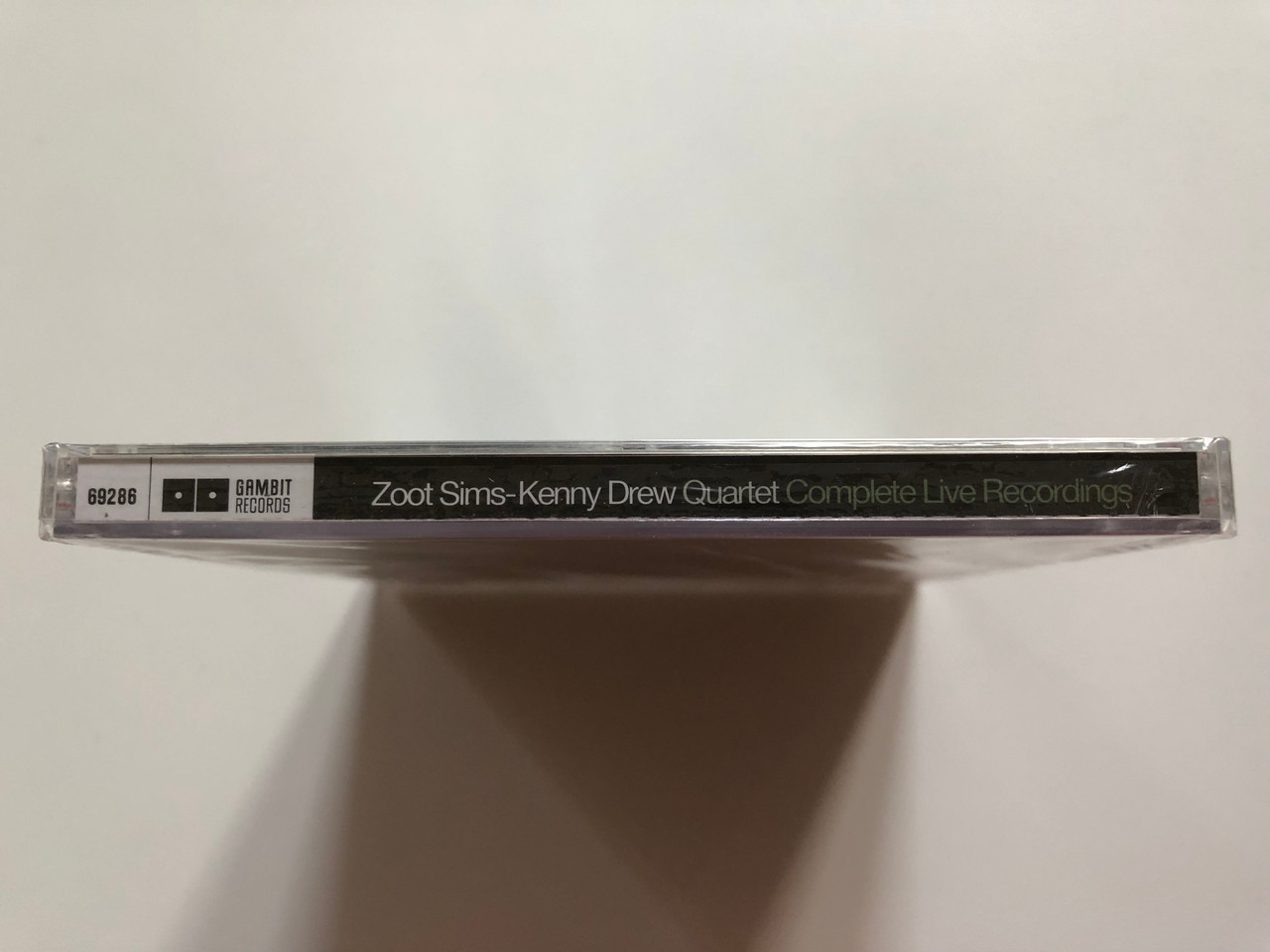 https://cdn10.bigcommerce.com/s-62bdpkt7pb/products/0/images/199099/Zoot_Sims-Kenny_Drew_Quartet_Complete_Live_Recordings_Gambit_Records_2x_Audio_CD_2008_69286_3__81920.1636647141.1280.1280.JPG?c=2&_gl=1*jyk7ko*_ga*MjA2NTIxMjE2MC4xNTkwNTEyNTMy*_ga_WS2VZYPC6G*MTYzNjY0NDQ4OS4xNjYuMS4xNjM2NjQ3MDQ4LjUw