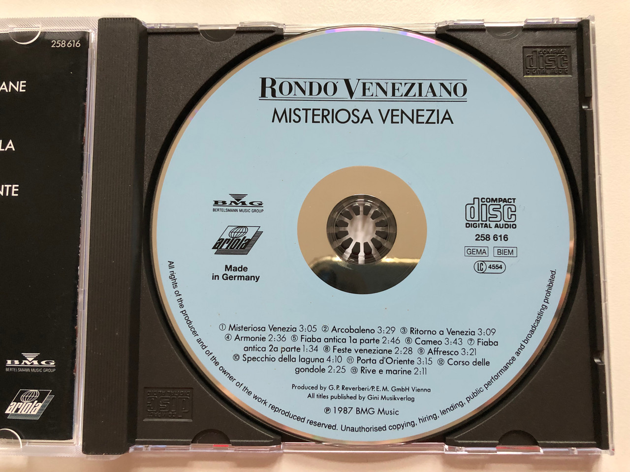 https://cdn10.bigcommerce.com/s-62bdpkt7pb/products/0/images/199141/Rondo_Veneziano_Misteriosa_Venezia_BMG_Audio_CD_1993_Stereo_258_616_3__19144.1636702293.1280.1280.JPG?c=2&_gl=1*1wphwpj*_ga*MjA2NTIxMjE2MC4xNTkwNTEyNTMy*_ga_WS2VZYPC6G*MTYzNjY5OTY5Ni4xNjcuMS4xNjM2NzAyMjQzLjYw