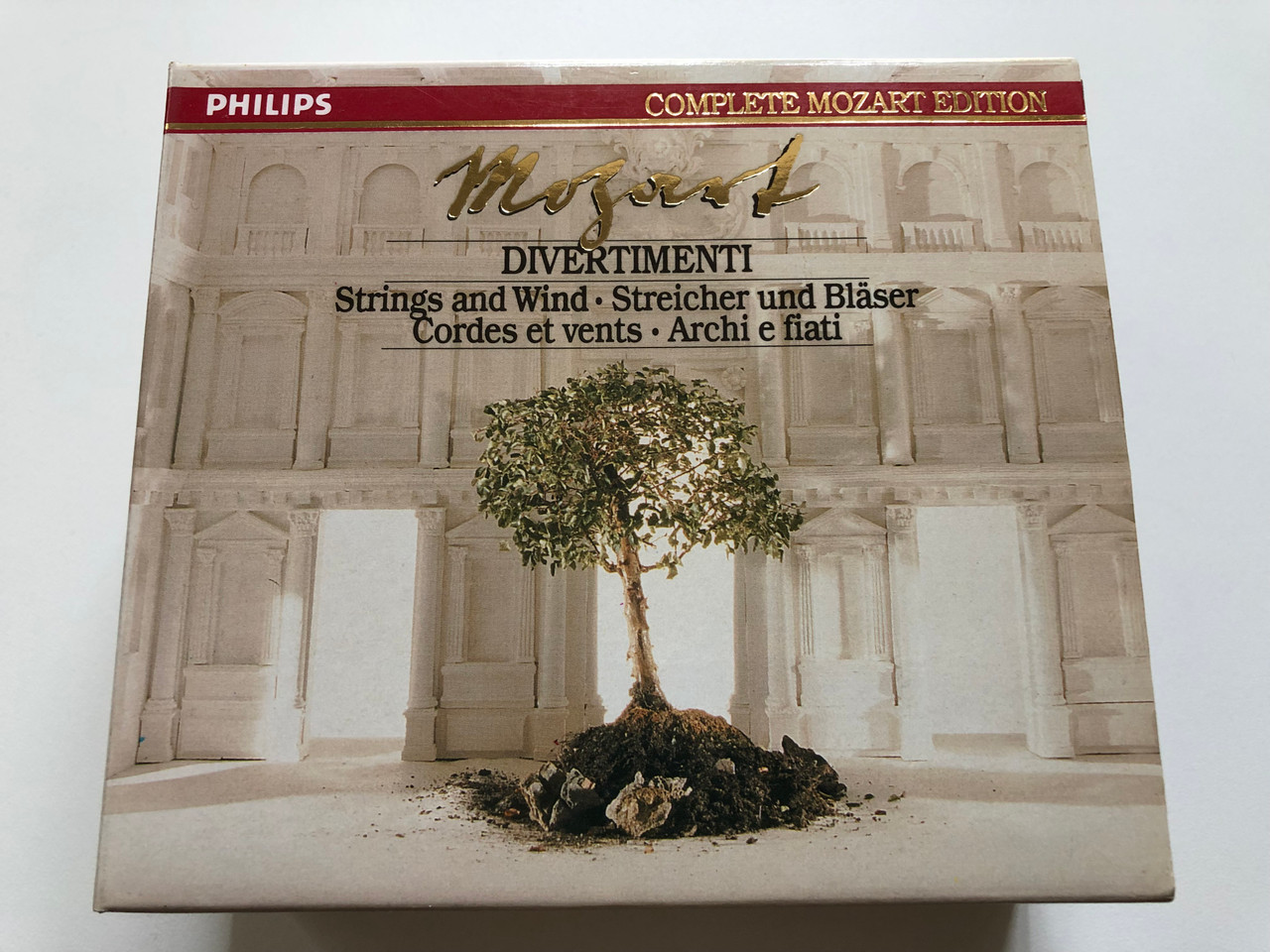 https://cdn10.bigcommerce.com/s-62bdpkt7pb/products/0/images/199382/Mozart_-_Divertimenti_-_Strings_And_Wind_Complete_Mozart_Edition_Philips_5x_Audio_CD_1990_422_504-2_1__15189.1637078554.1280.1280.JPG?c=2&_gl=1*11j46pk*_ga*MjA2NTIxMjE2MC4xNTkwNTEyNTMy*_ga_WS2VZYPC6G*MTYzNzA3MzE4OC4xNzIuMS4xNjM3MDc2OTk4LjU4