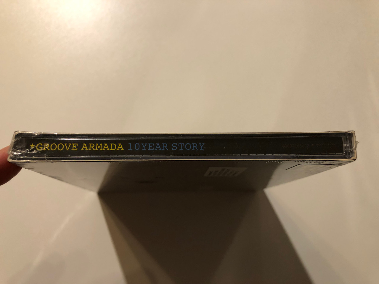 https://cdn10.bigcommerce.com/s-62bdpkt7pb/products/0/images/199723/Groove_Armada_10_Year_Story_From_The_Vaults_1997-2007_2CDs_Of_Tracks_Handpicked_And_Mixed_By_GA_Grom_The_10_Year_Archives_Columbia_2x_Audio_CD_2007_88697185072_3__87026.1637338536.1280.1280.JPG?c=2&_gl=1*eei72y*_ga*MjA2NTIxMjE2MC4xNTkwNTEyNTMy*_ga_WS2VZYPC6G*MTYzNzMzODMyNC4xNzguMC4xNjM3MzM4MzI0LjYw