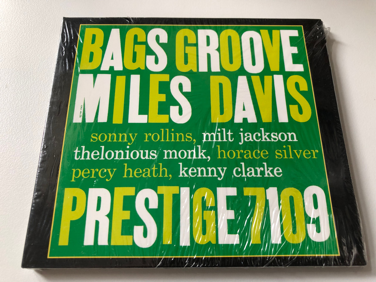 https://cdn10.bigcommerce.com/s-62bdpkt7pb/products/0/images/200259/Bags_Groove_-_Miles_Davis_Sonny_Rollins_Milt_Jackson_Thelonious_Monk_Horace_Silver_Percy_Heath_Kenny_Clarke_Prestige_Audio_CD_P-7109_1__44970.1637737068.1280.1280.JPG?c=2&_gl=1*jjwm4r*_ga*MjA2NTIxMjE2MC4xNTkwNTEyNTMy*_ga_WS2VZYPC6G*MTYzNzczNjc0MC4xODQuMC4xNjM3NzM2NzQwLjYw