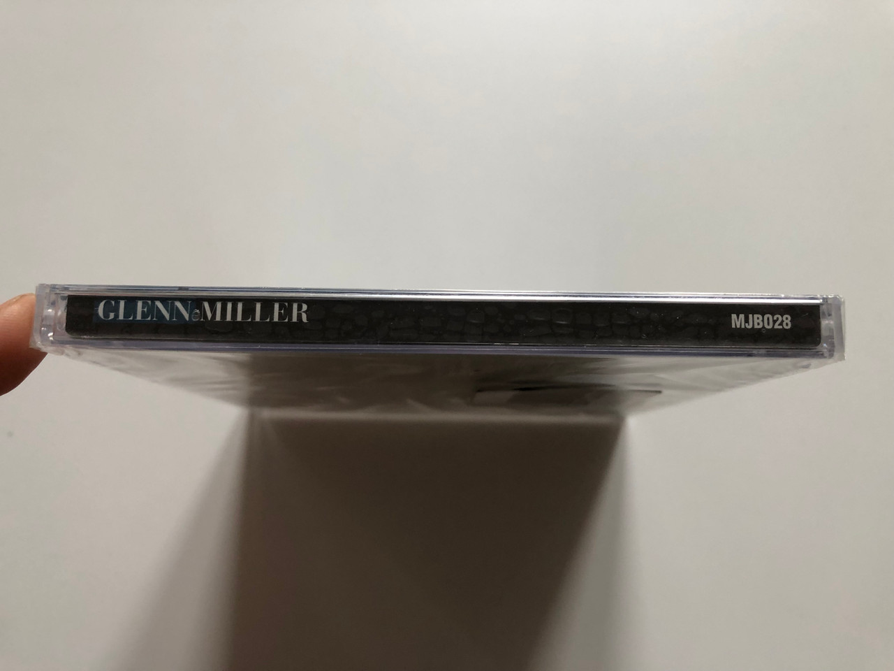 https://cdn10.bigcommerce.com/s-62bdpkt7pb/products/0/images/201401/Glenn_Miller_Big_Band_Favourites_Midnite_Jazz_Blues_Collection_Audio_CD_2000_MJB028_3__07168.1639068689.1280.1280.JPG?c=2&_gl=1*r4qws9*_ga*MjA2NTIxMjE2MC4xNTkwNTEyNTMy*_ga_WS2VZYPC6G*MTYzOTA1NjU4Ni4yMDcuMS4xNjM5MDY4NzQ2LjYw