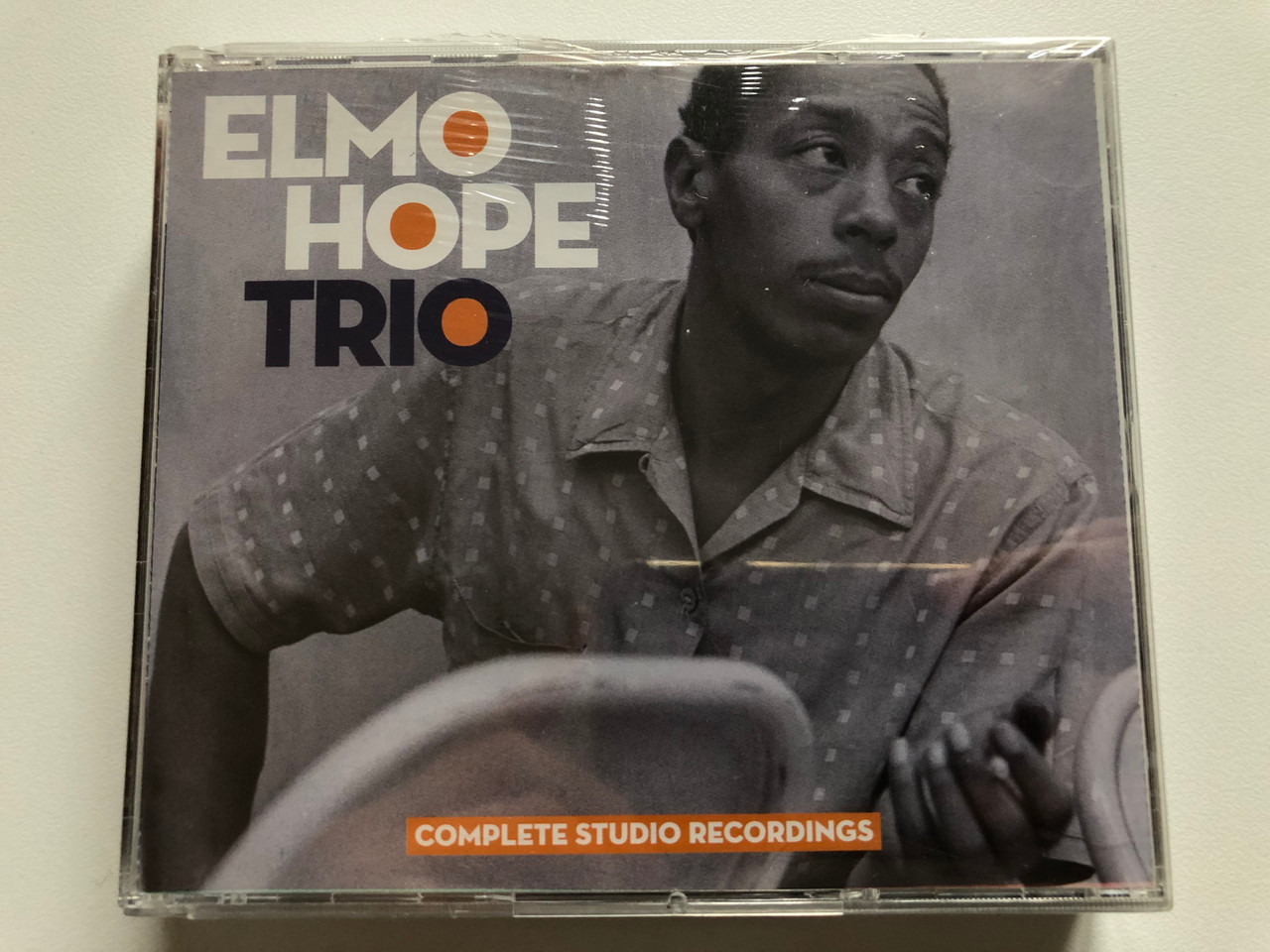 https://cdn10.bigcommerce.com/s-62bdpkt7pb/products/0/images/201417/Elmo_Hope_Trio_Complete_Studio_Recordings_Gambit_Records_4x_Audio_CD_2007_69262_1__58361.1639071221.1280.1280.JPG?c=2&_gl=1*850oh2*_ga*MjA2NTIxMjE2MC4xNTkwNTEyNTMy*_ga_WS2VZYPC6G*MTYzOTA1NjU4Ni4yMDcuMS4xNjM5MDcxMTE0LjQx