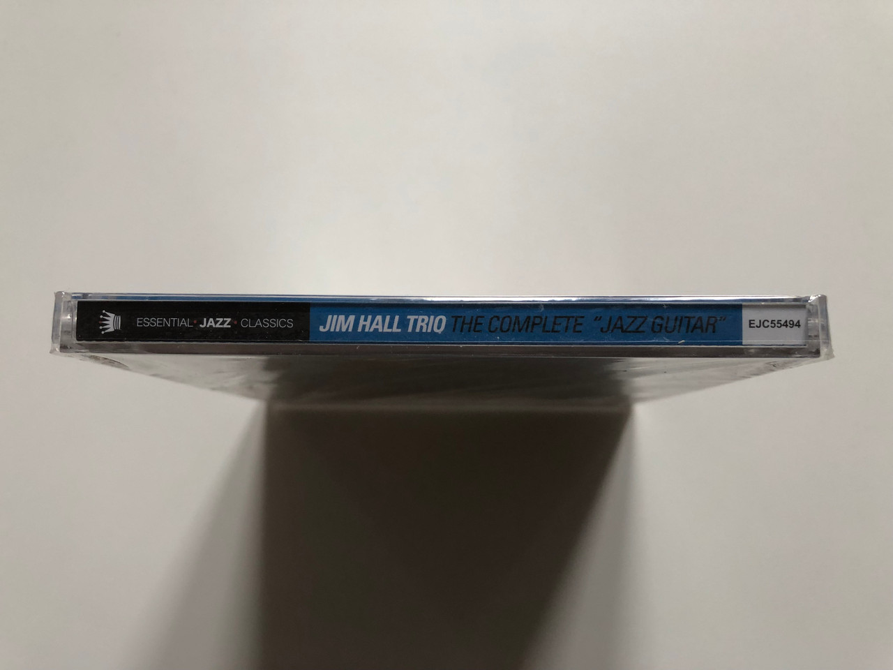 https://cdn10.bigcommerce.com/s-62bdpkt7pb/products/0/images/201824/Jim_Hall_Trio_The_Complete_Jazz_Guitar_Essential_Jazz_Classics_Audio_CD_2011_EJC55494_3__96776.1639563866.1280.1280.JPG?c=2&_gl=1*18k1txp*_ga*MjA2NTIxMjE2MC4xNTkwNTEyNTMy*_ga_WS2VZYPC6G*MTYzOTU1MjAyMC4yMTcuMS4xNjM5NTYzNzkyLjI0