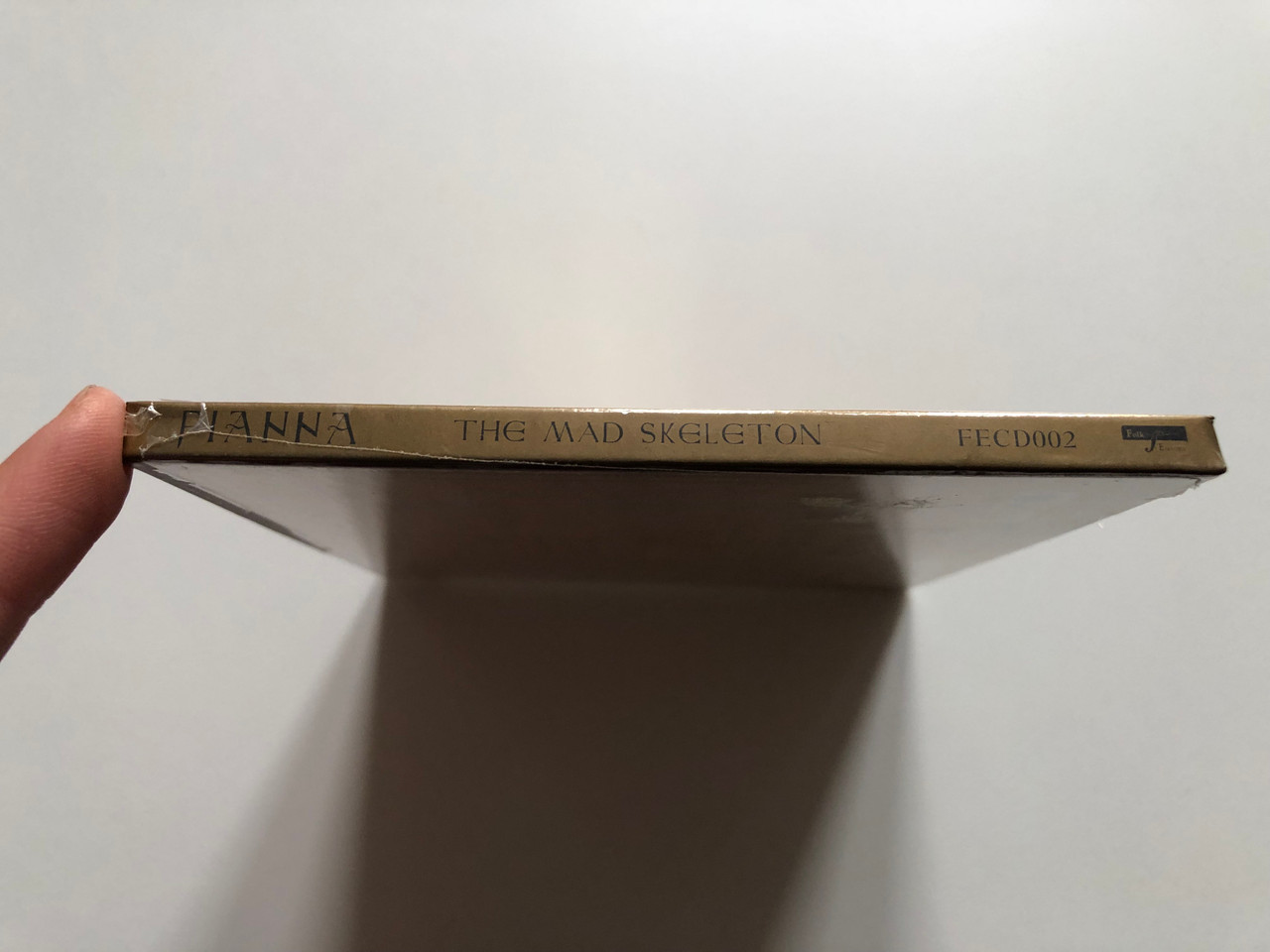 https://cdn10.bigcommerce.com/s-62bdpkt7pb/products/0/images/201827/Fianna_The_Mad_Skeleton_Ir_Zene_Folk_Eurpa_Audio_CD_2000_FECD002_3__99700.1639580383.1280.1280.JPG?c=2&_gl=1*1oe11ia*_ga*MjA2NTIxMjE2MC4xNTkwNTEyNTMy*_ga_WS2VZYPC6G*MTYzOTU4MDEwMS4yMTguMC4xNjM5NTgwMTAxLjYw