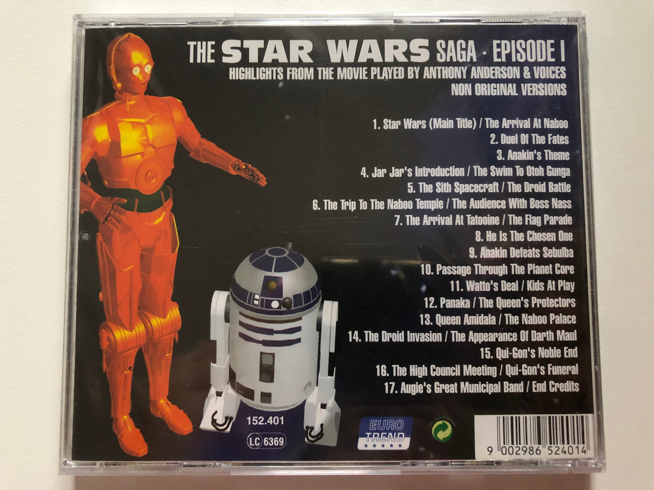 https://cdn10.bigcommerce.com/s-62bdpkt7pb/products/0/images/202180/The_Star_Wars_Saga_-_Episode_I_-_Highlights_From_The_Movie_-_Played_by_Anthony_Anderson_Voices_Non_Original_Versions_Eurotrend_Audio_CD_152_2__88514.1639984702.1280.1280.JPG?c=2&_gl=1*1we6grg*_ga*MjA2NTIxMjE2MC4xNTkwNTEyNTMy*_ga_WS2VZYPC6G*MTYzOTk4MjAwOC4yMjMuMS4xNjM5OTg0NTAxLjI4