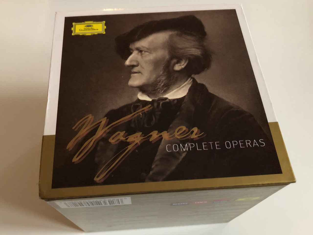 https://cdn10.bigcommerce.com/s-62bdpkt7pb/products/0/images/202743/Wagner_Complete_Operas_Deutsche_Grammophon_43x_Audio_CD_2012_028947905028_1__03751.1640252519.1280.1280.JPG?c=2&_gl=1*1iaa3cy*_ga*MjA2NTIxMjE2MC4xNTkwNTEyNTMy*_ga_WS2VZYPC6G*MTY0MDI1MDU3NC4yMjkuMS4xNjQwMjUzMTcwLjYw