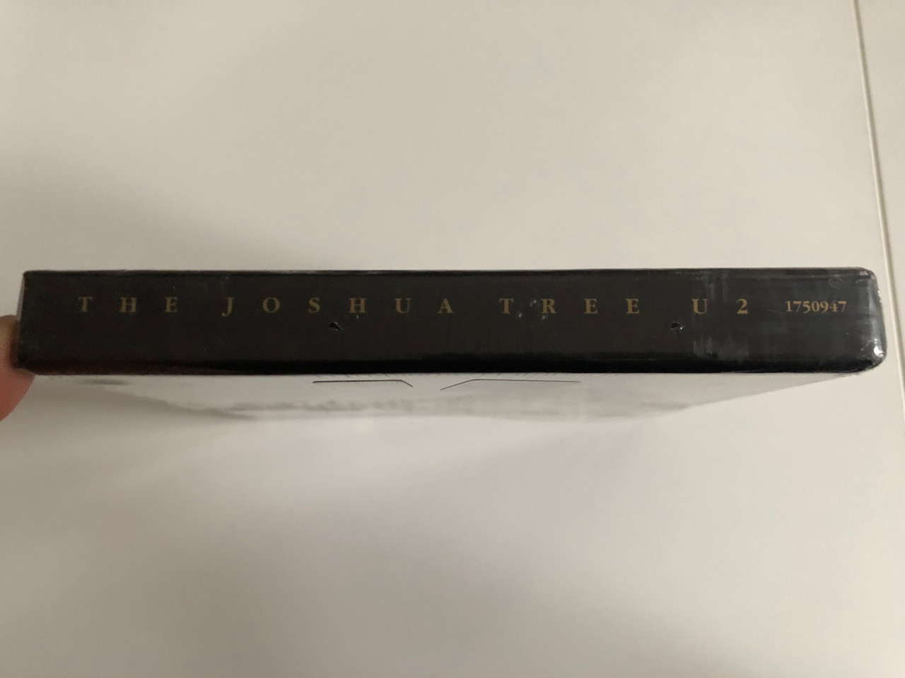 https://cdn10.bigcommerce.com/s-62bdpkt7pb/products/0/images/202859/U2_The_Joshua_Tree_Double_CD_Re-Mastered_Audio_Plus_B-Sides_And_Previously_Unreleased_Tracks_Island_Records_2x_Audio_CD_2007_1750947_3__34518.1640265866.1280.1280.JPG?c=2&_gl=1*16m9bm3*_ga*MjA2NTIxMjE2MC4xNTkwNTEyNTMy*_ga_WS2VZYPC6G*MTY0MDI1OTg0MS4yMzAuMS4xNjQwMjY1NzE1LjUw