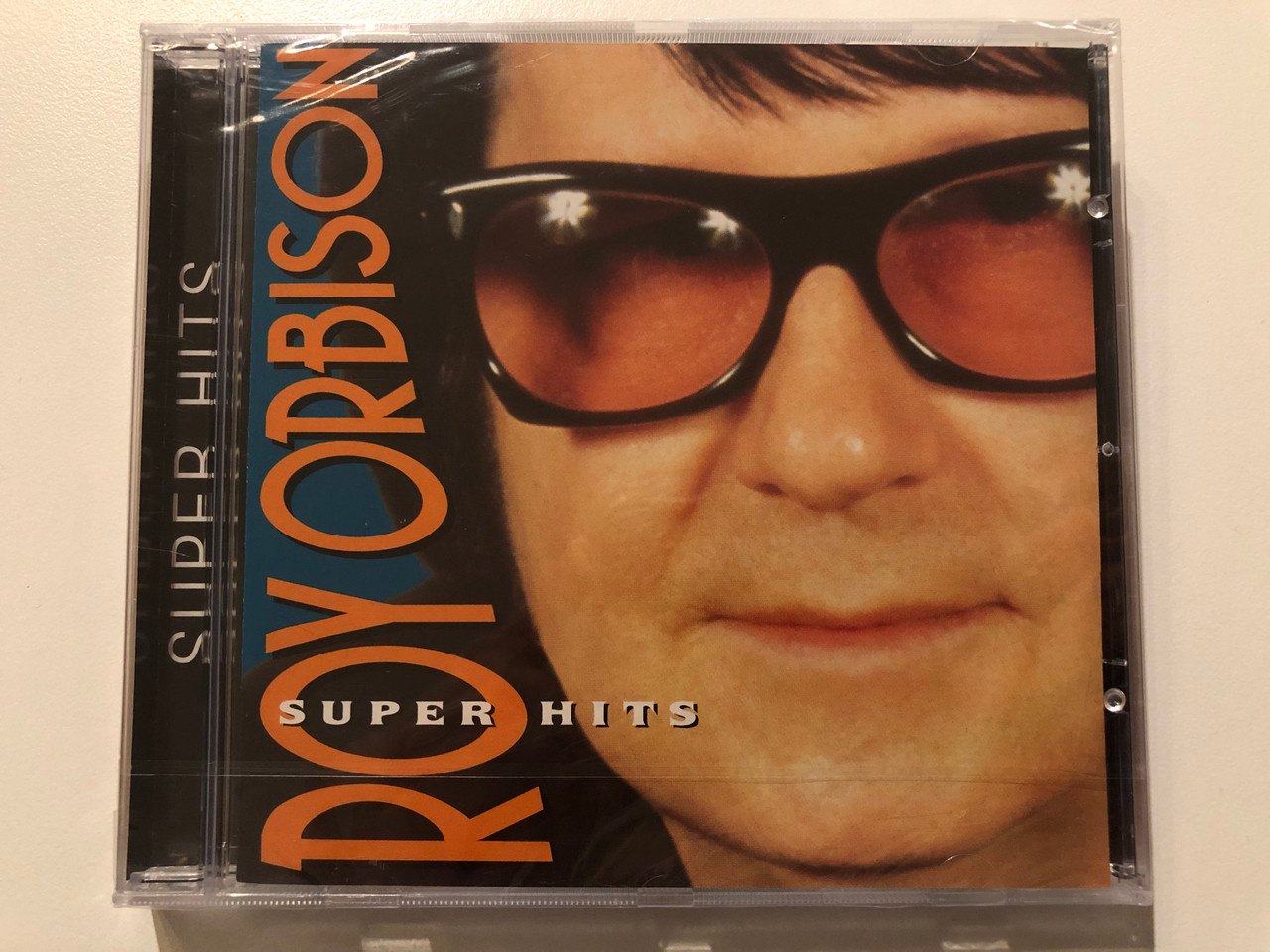 https://cdn10.bigcommerce.com/s-62bdpkt7pb/products/0/images/204021/Roy_Orbison_Super_Hits_Columbia_Audio_CD_1995_COL_498965_2_1__82003.1641194564.1280.1280.JPG?c=2&_gl=1*1ueh2r*_ga*MjA2NTIxMjE2MC4xNTkwNTEyNTMy*_ga_WS2VZYPC6G*MTY0MTE5NDMxMi4yNDQuMS4xNjQxMTk0NDYwLjYw