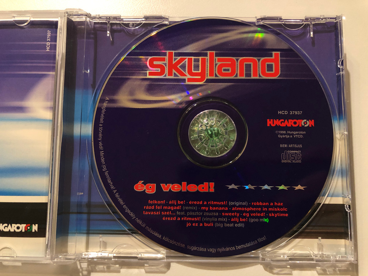 https://cdn10.bigcommerce.com/s-62bdpkt7pb/products/0/images/204091/Skyland_g_Veled_Hungaroton_Audio_CD_1998_HCD_37937_3__30481.1641202302.1280.1280.JPG?c=2&_gl=1*1wgizsz*_ga*MjA2NTIxMjE2MC4xNTkwNTEyNTMy*_ga_WS2VZYPC6G*MTY0MTE5NDMxMi4yNDQuMS4xNjQxMjAxOTg0LjU4