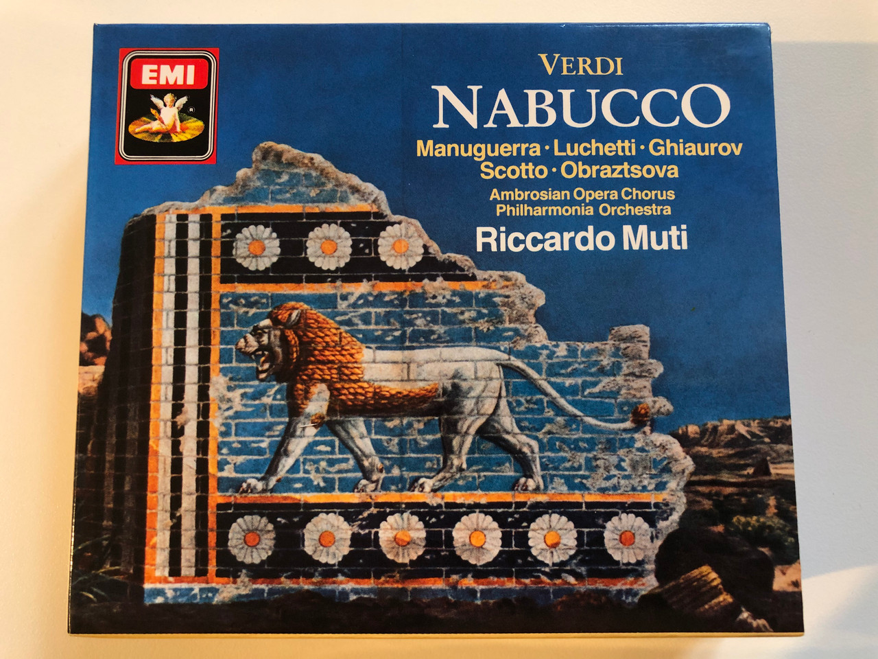 https://cdn10.bigcommerce.com/s-62bdpkt7pb/products/0/images/204307/Verdi_Nabucco_Manuguerra_Luchetti_Ghiaurov_Scotto_Obraztsova_Ambrosian_Opera_Chorus_Philharmonia_Orchestra_Riccardo_Muti_EMI_2x_Audio_CD_1986_Stereo_CDS_7_47488_8_1__53040.1641299096.1280.1280.JPG?c=2&_gl=1*6n2m2j*_ga*MjA2NTIxMjE2MC4xNTkwNTEyNTMy*_ga_WS2VZYPC6G*MTY0MTI5NzAxMy4yNDUuMS4xNjQxMjk4OTA3LjI3