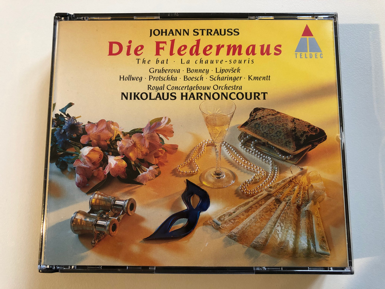 https://cdn10.bigcommerce.com/s-62bdpkt7pb/products/0/images/204418/Johann_Strauss_-_Die_Fledermaus_Gruberova_Bonney_Lipovek_Hollweg_Protschka_Boesch_Scharinger_Kmentt_Royal_Concertgebouw_Orchestra_Nikolaus_Harnoncourt_TELDEC_2x_Audio_CD_1996_229_1__84999.1641324660.1280.1280.JPG?c=2&_gl=1*mfcbb6*_ga*MjA2NTIxMjE2MC4xNTkwNTEyNTMy*_ga_WS2VZYPC6G*MTY0MTMyMzE4OS4yNDYuMS4xNjQxMzI0NDgxLjQx