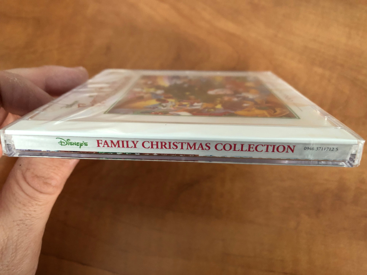 https://cdn10.bigcommerce.com/s-62bdpkt7pb/products/0/images/206649/Disneys_Family_Christmas_Collection_Walt_Disney_Records_Audio_CD_2004_0946_3711712_5_3__52360.1642098050.1280.1280.JPG?c=2&_gl=1*hjylpv*_ga*MjA2NTIxMjE2MC4xNTkwNTEyNTMy*_ga_WS2VZYPC6G*MTY0MjA5NjUxOC4yNjIuMS4xNjQyMDk3NzQ0LjM4