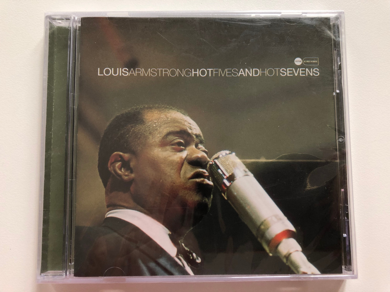 https://cdn10.bigcommerce.com/s-62bdpkt7pb/products/0/images/207967/Louis_Armstrong_Hot_Fives_And_Hot_Sevens_New_Sound_2000_Ltd._Audio_CD_2002_NFM003_1__56252.1642579617.1280.1280.JPG?c=2&_gl=1*qoad3x*_ga*MjA2NTIxMjE2MC4xNTkwNTEyNTMy*_ga_WS2VZYPC6G*MTY0MjU2ODQxNC4yNjYuMS4xNjQyNTc5MjE1LjU5