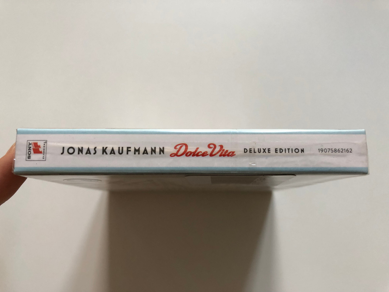 https://cdn10.bigcommerce.com/s-62bdpkt7pb/products/0/images/208172/Dolce_Vita_-_Jonas_Kaufmann_-_Deluxe_Edition_CD_DVD_CD_includes_Parla_Piu_Piano_The_Godfather_theme_Caruso_Mattinata_Passione_DVD_presents_Live_Concert_Sony_Classical_Audio_CD_3__33787.1642677270.1280.1280.JPG?c=2&_gl=1*1t06qj1*_ga*MjA2NTIxMjE2MC4xNTkwNTEyNTMy*_ga_WS2VZYPC6G*MTY0MjY3NjgyNy4yNjguMS4xNjQyNjc3MjUxLjYw